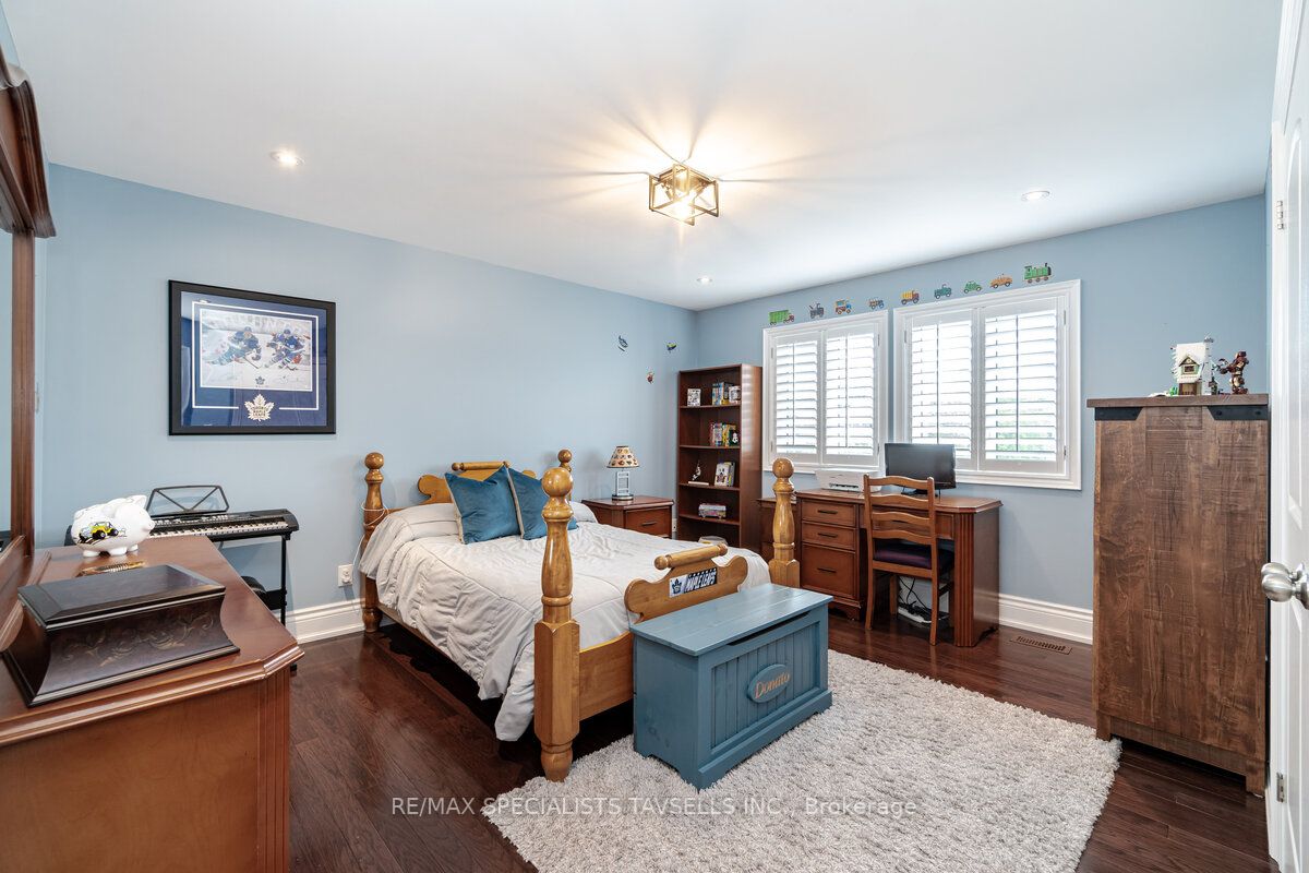 17 Antrim Crt