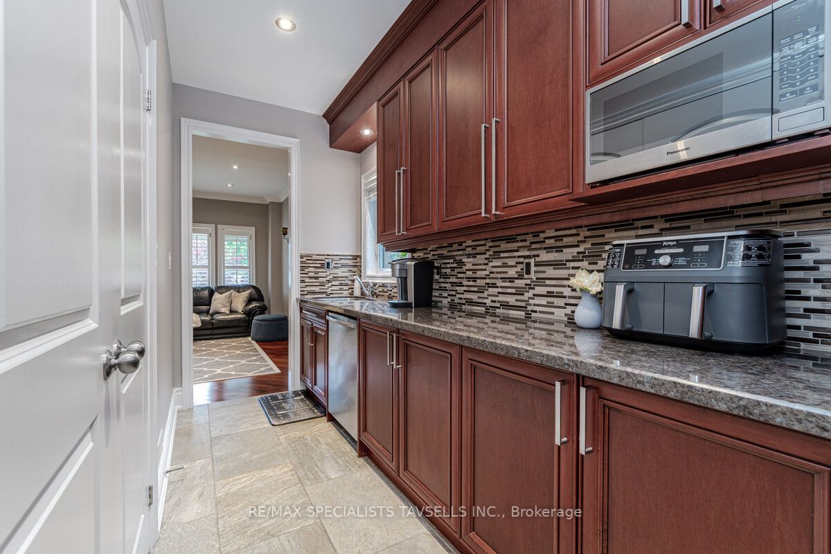 17 Antrim Crt