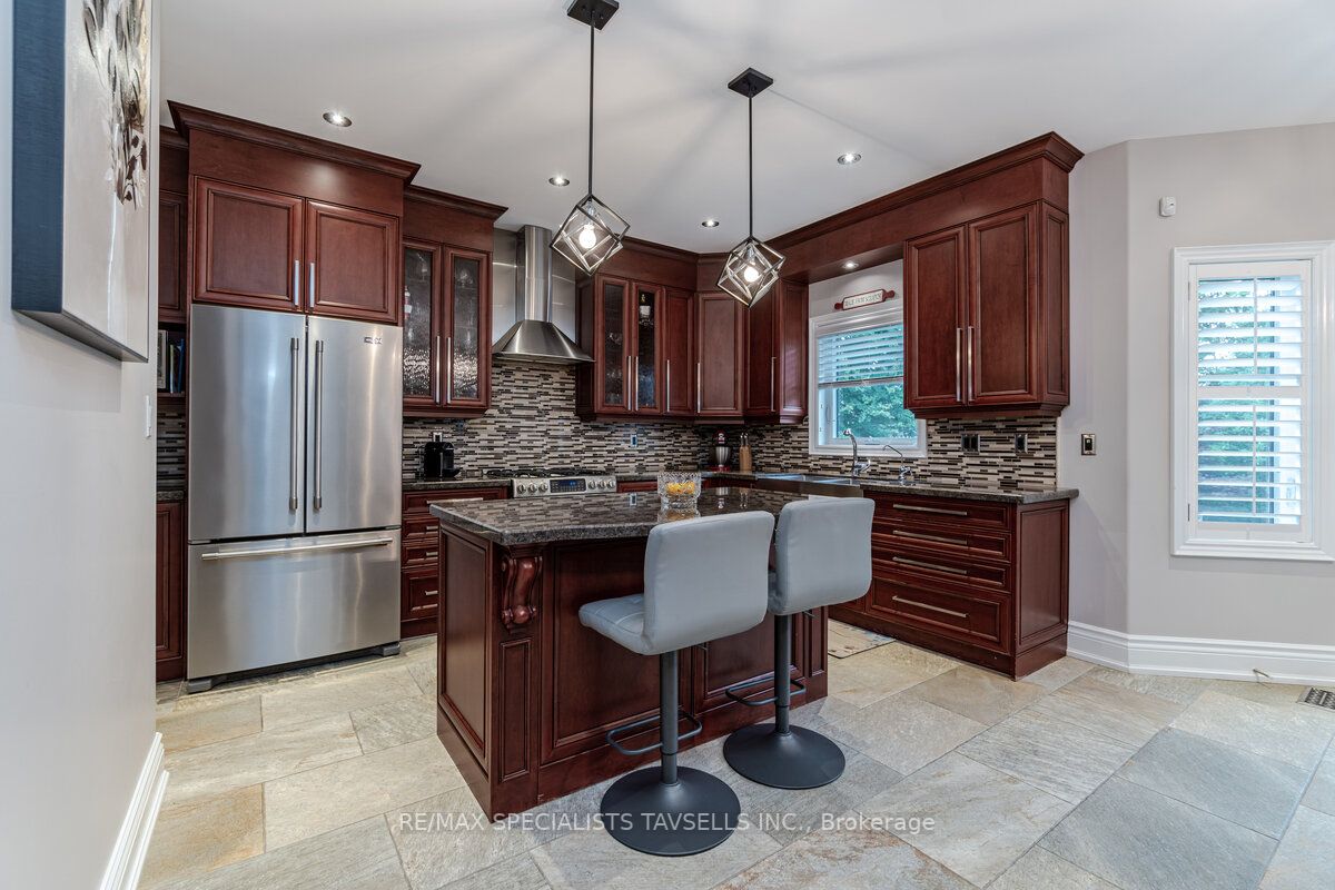 17 Antrim Crt