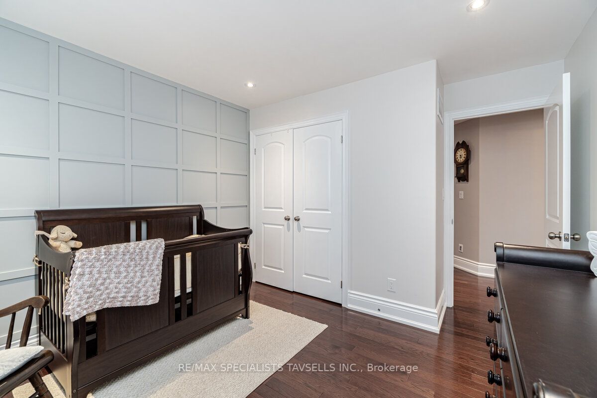 17 Antrim Crt