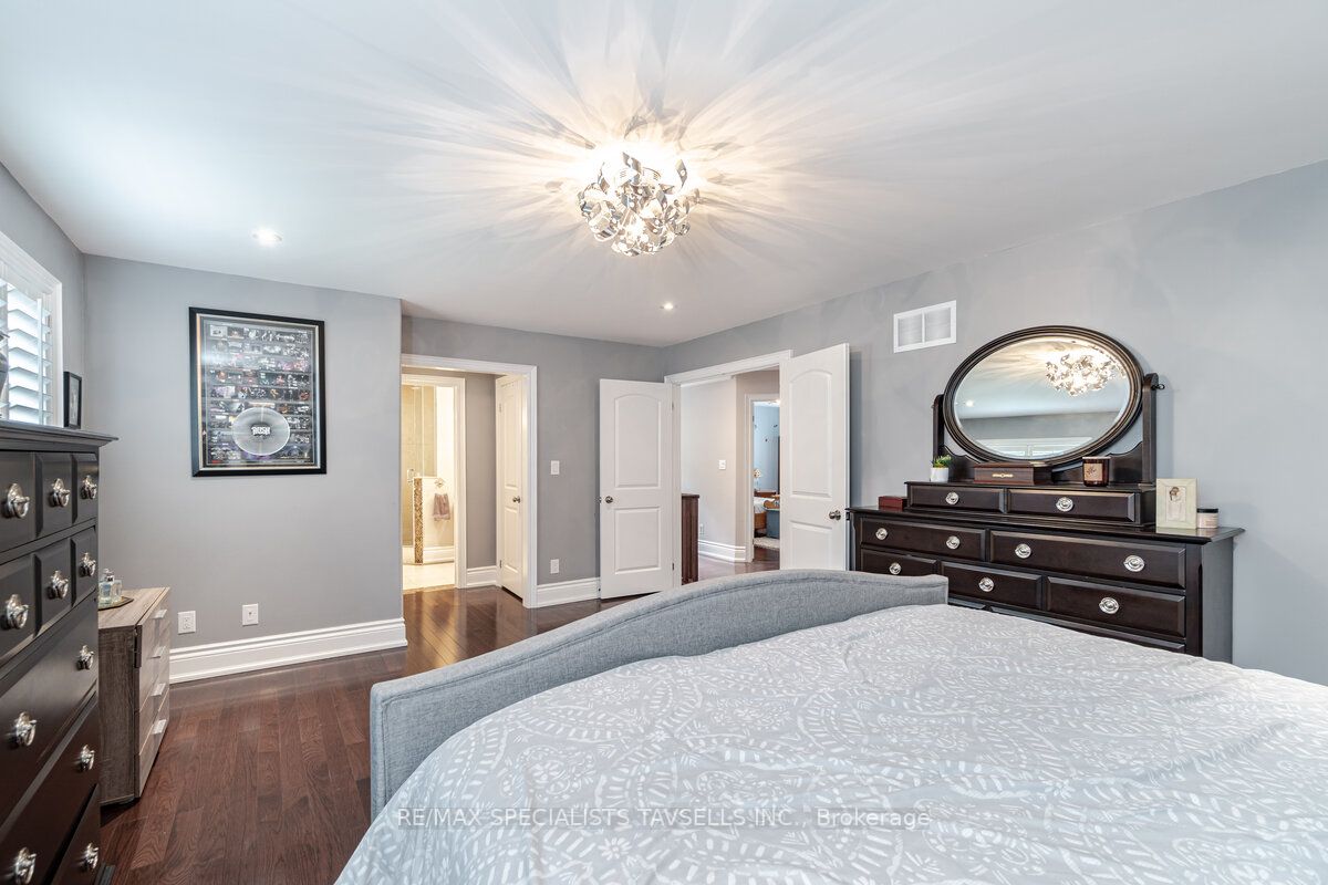 17 Antrim Crt