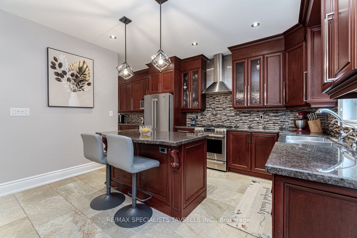 17 Antrim Crt