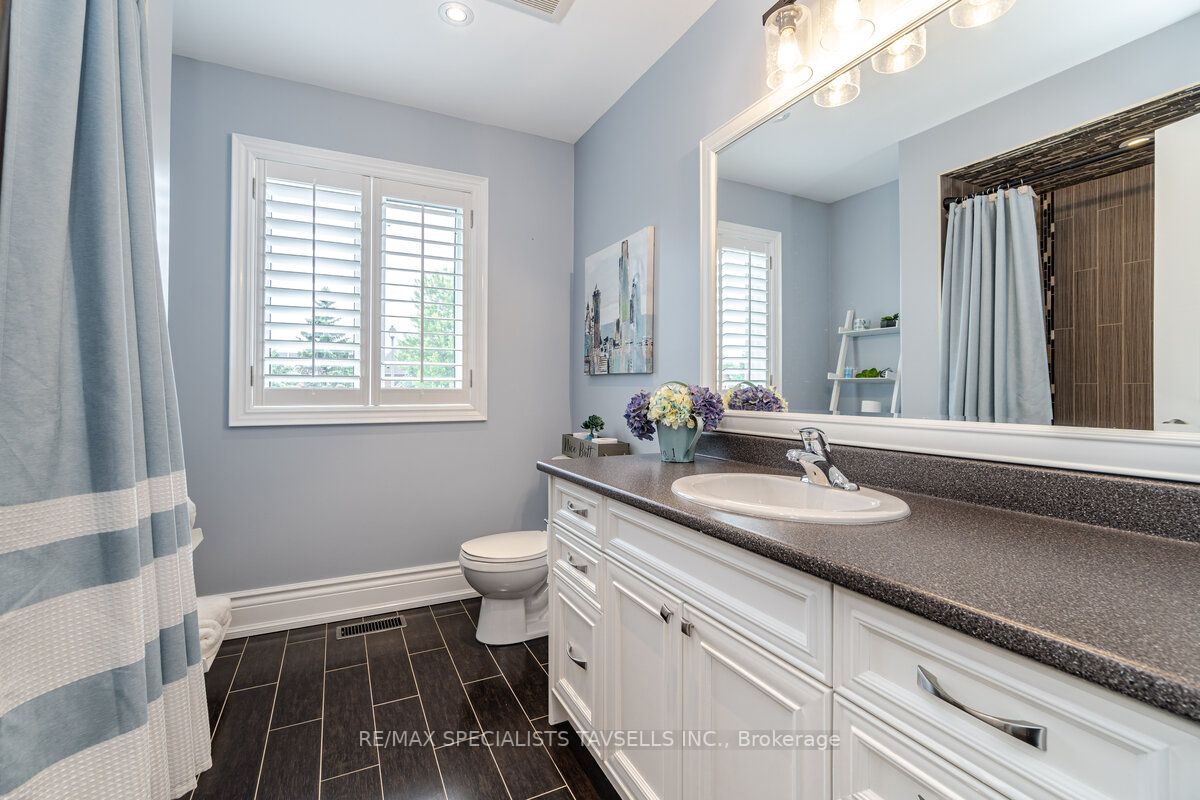 17 Antrim Crt