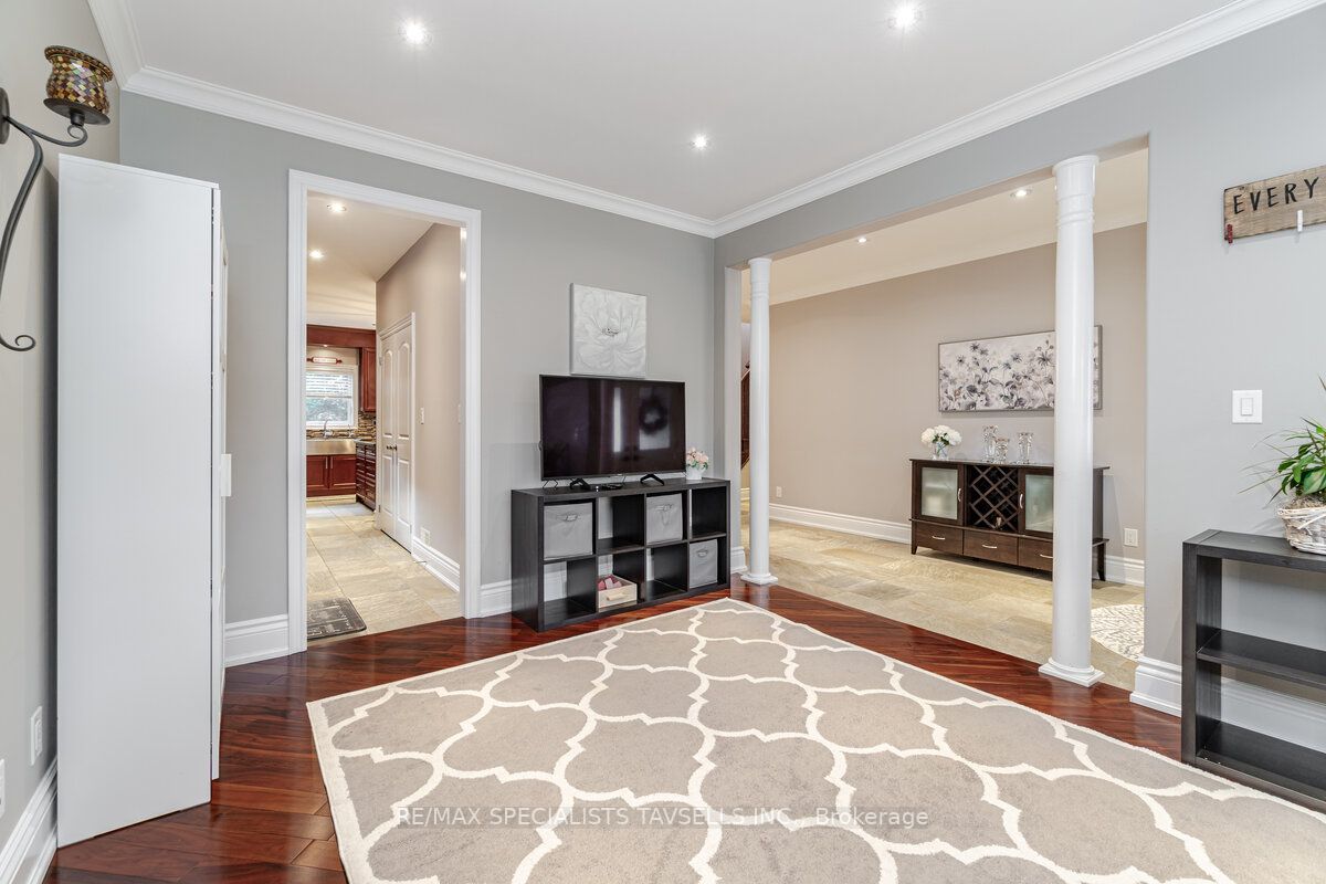 17 Antrim Crt