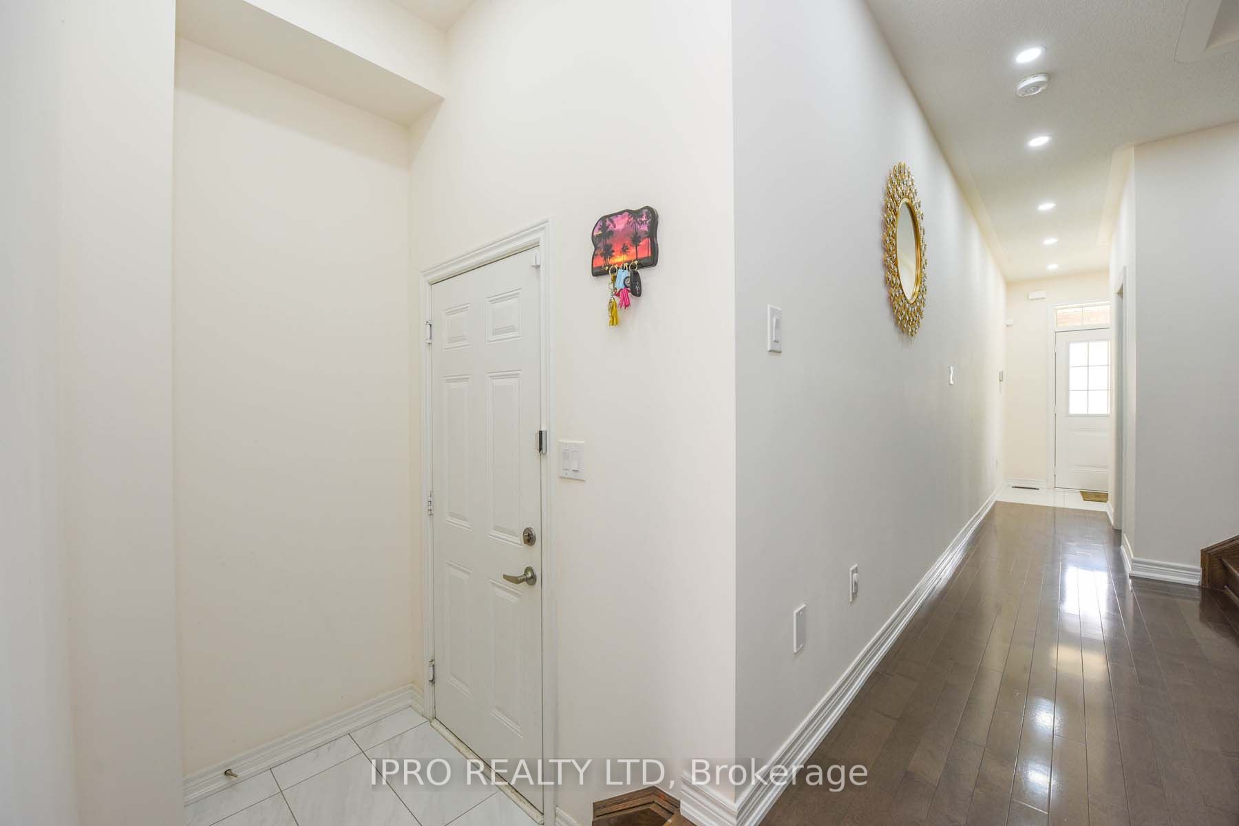 20 Goulston St
