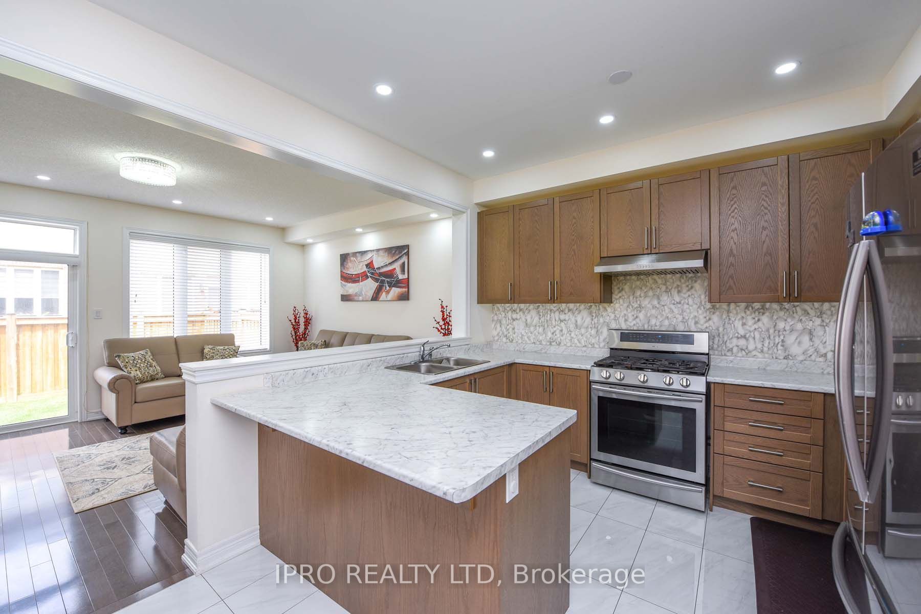 20 Goulston St
