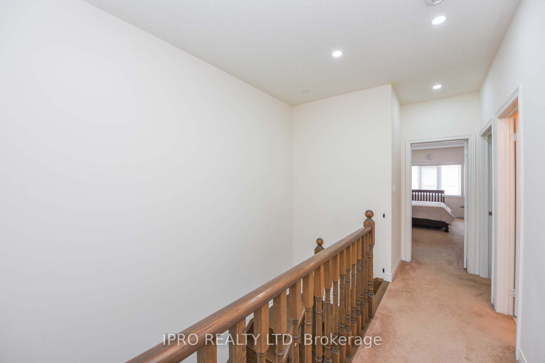 20 Goulston St