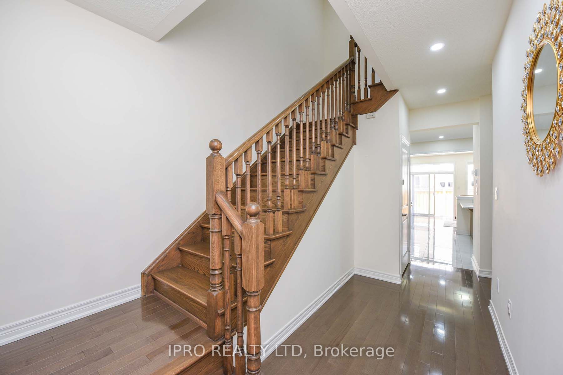 20 Goulston St