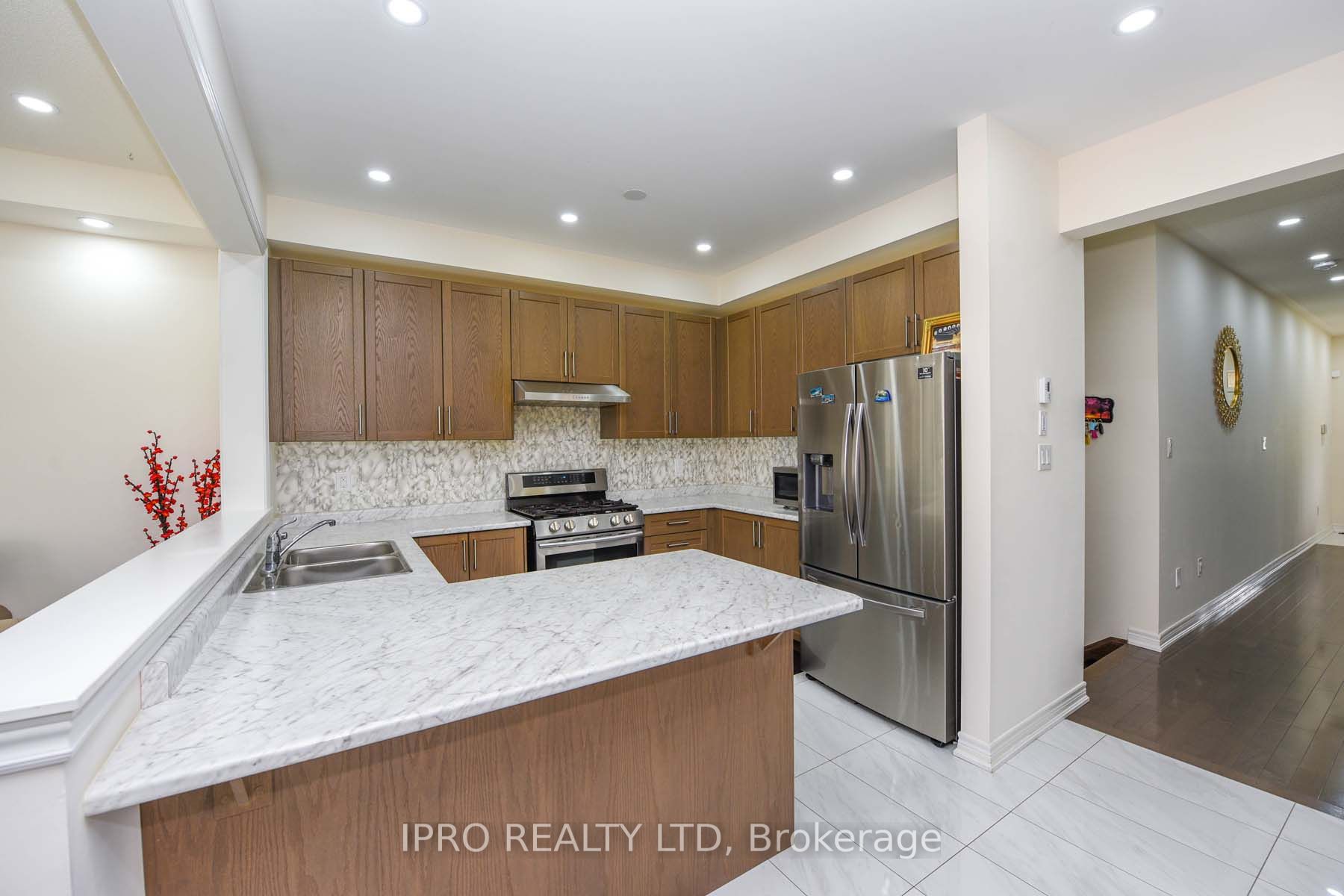 20 Goulston St