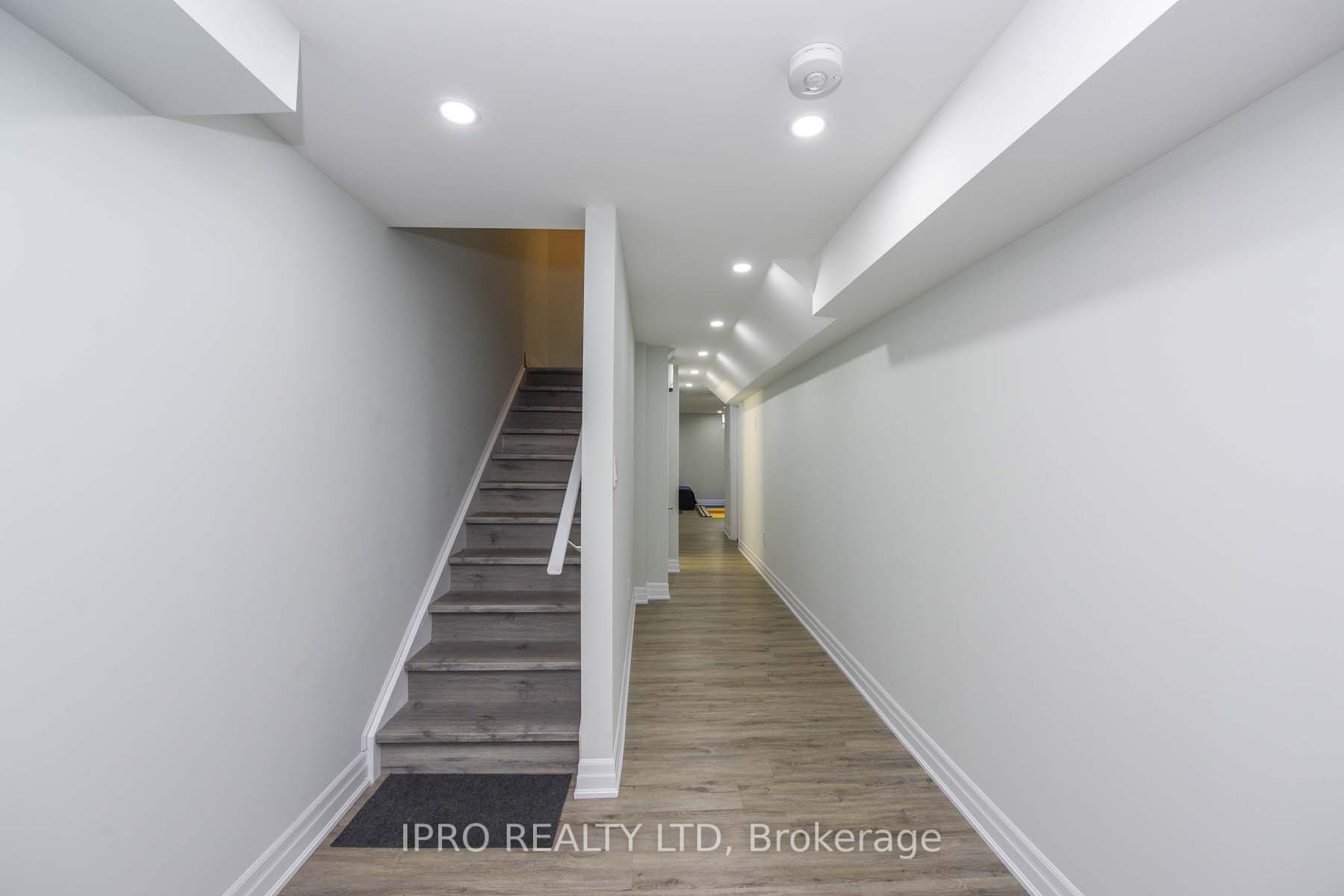 20 Goulston St