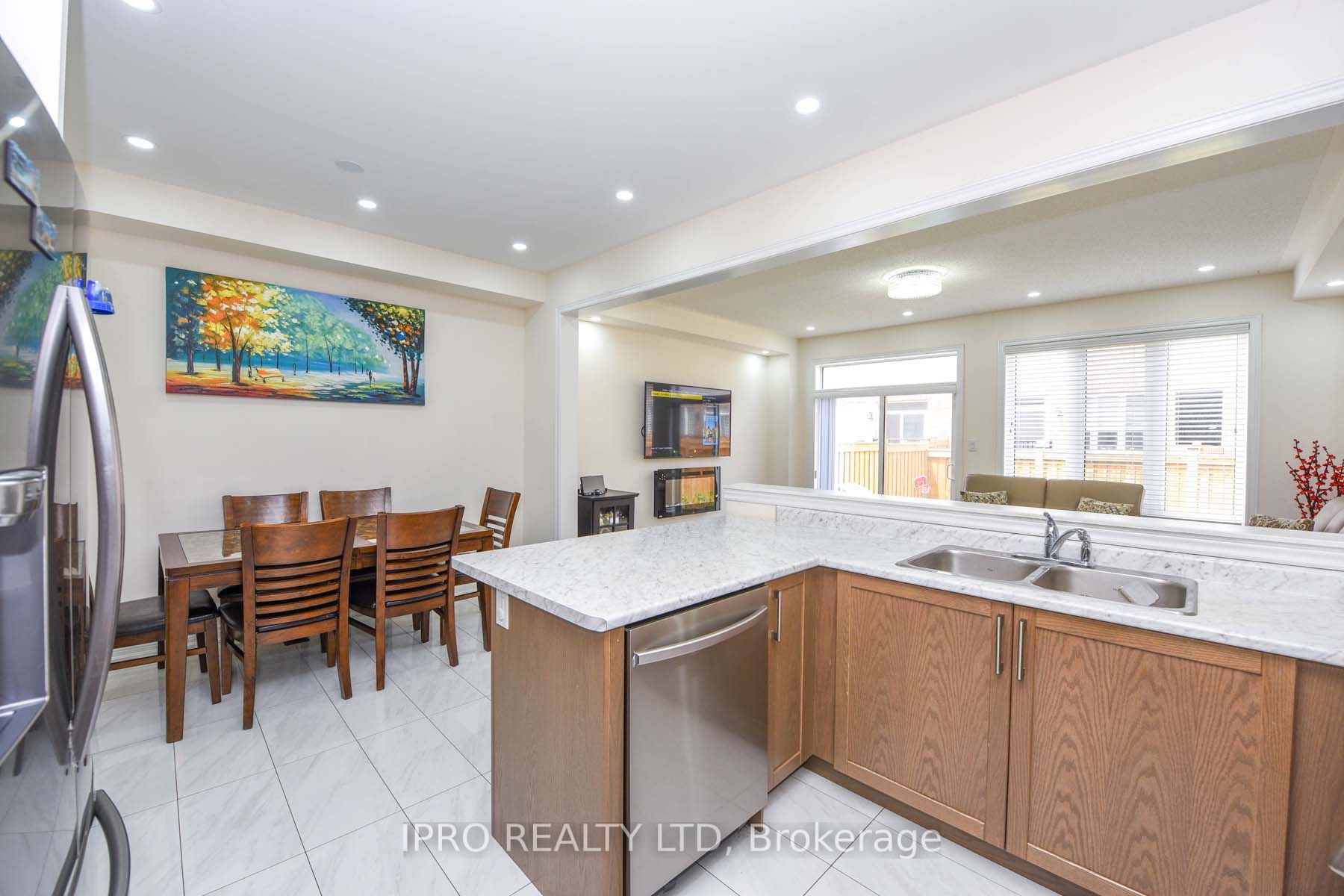 20 Goulston St