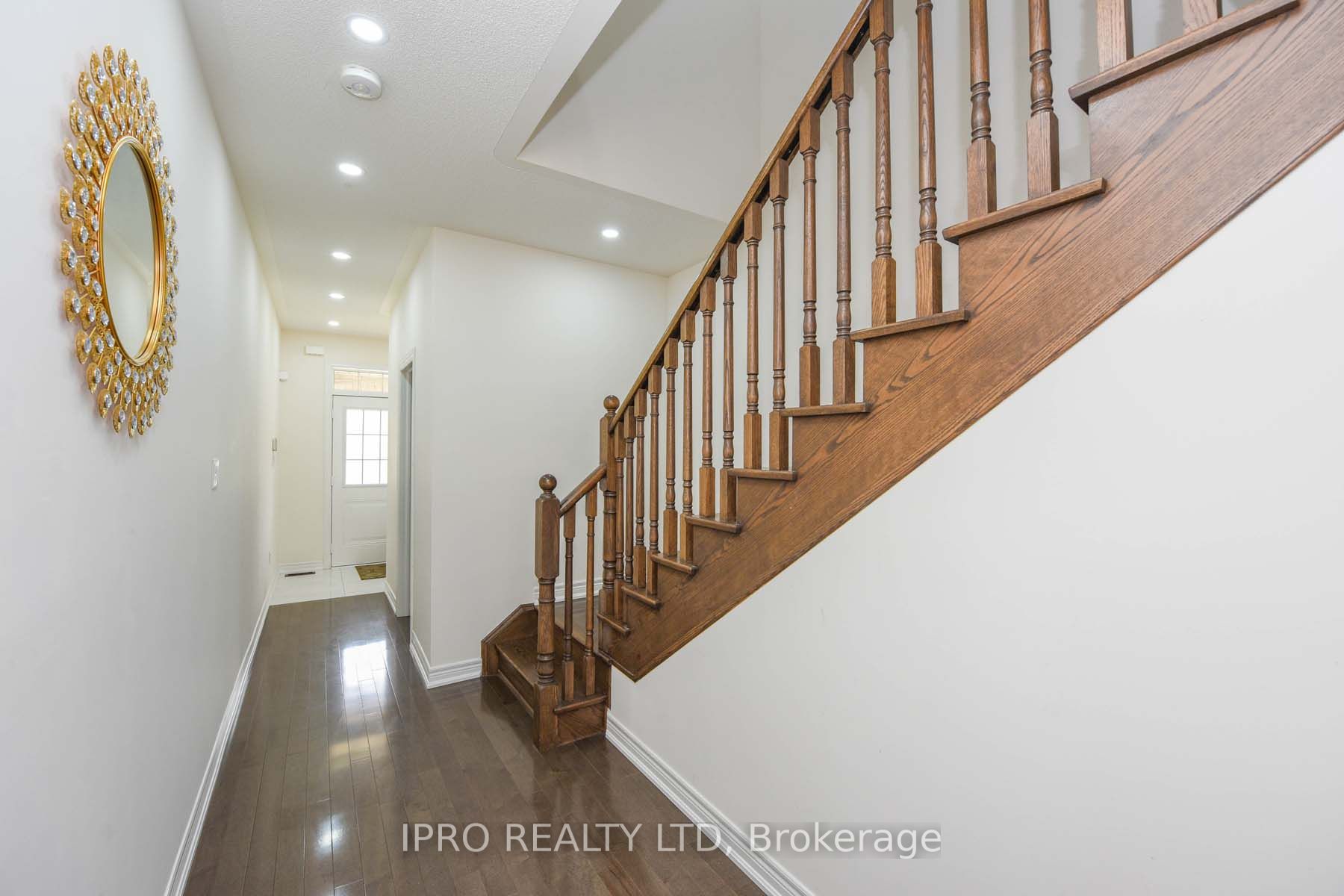 20 Goulston St