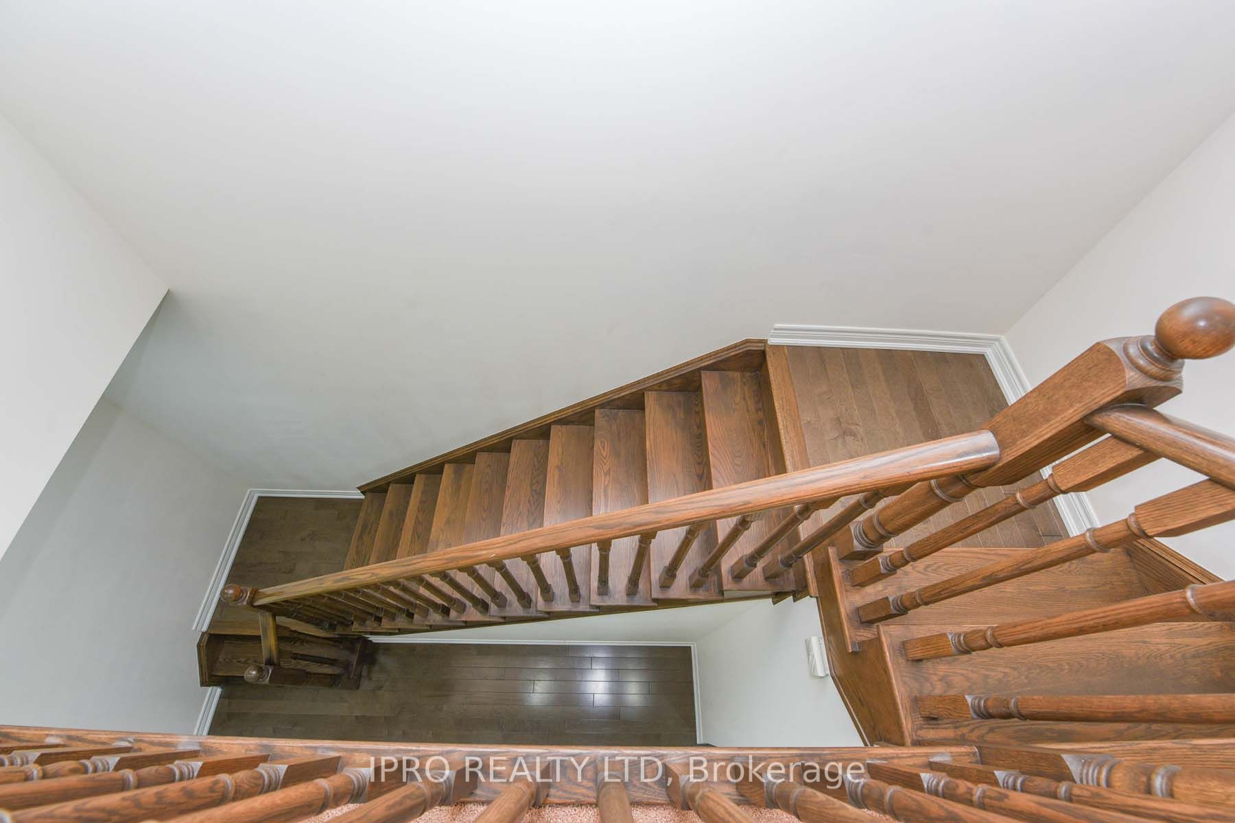 20 Goulston St
