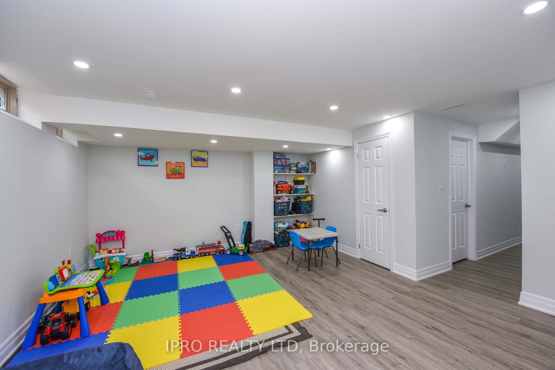 20 Goulston St