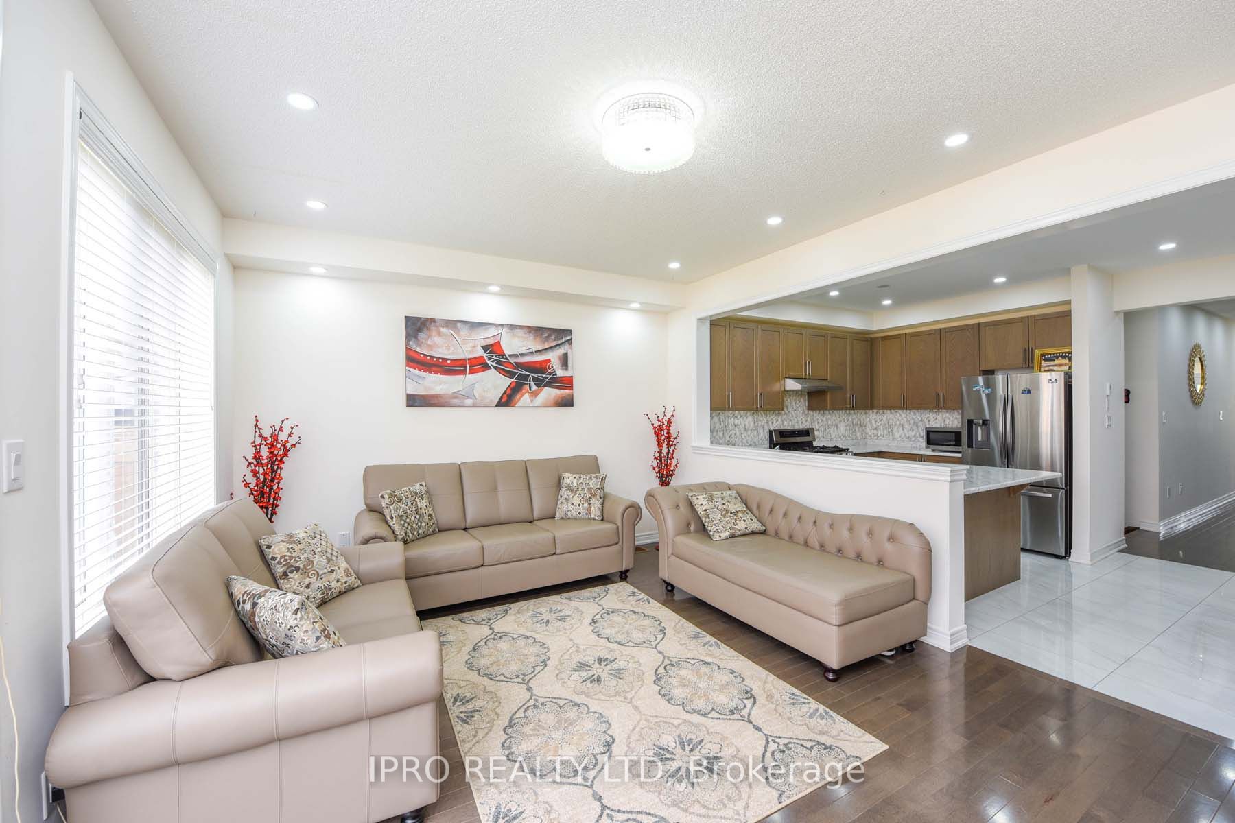 20 Goulston St