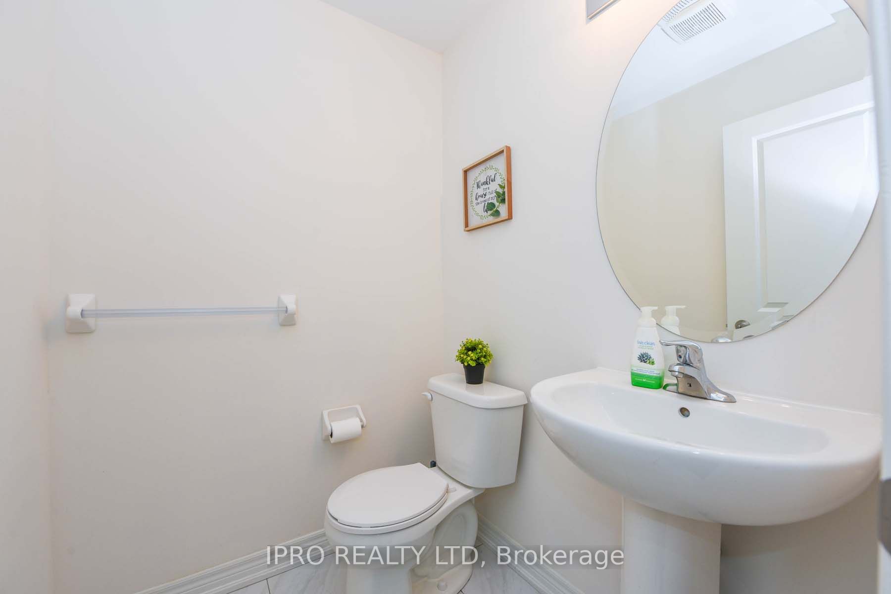 20 Goulston St
