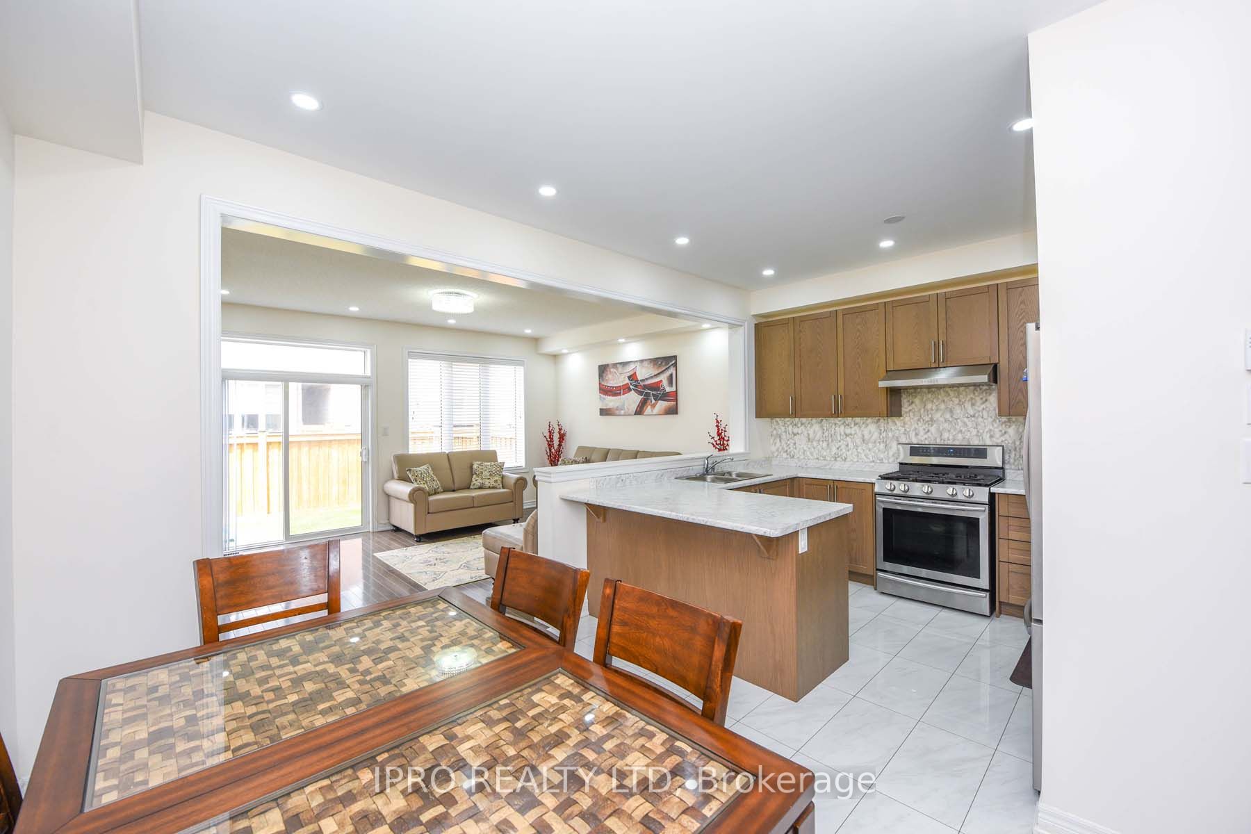 20 Goulston St