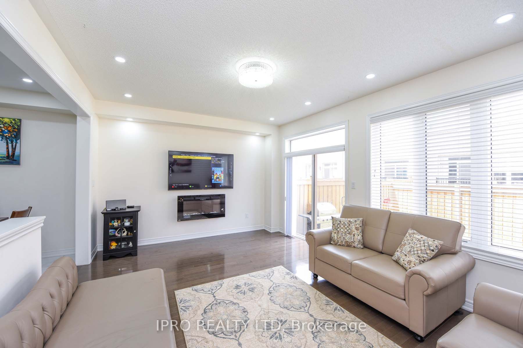 20 Goulston St
