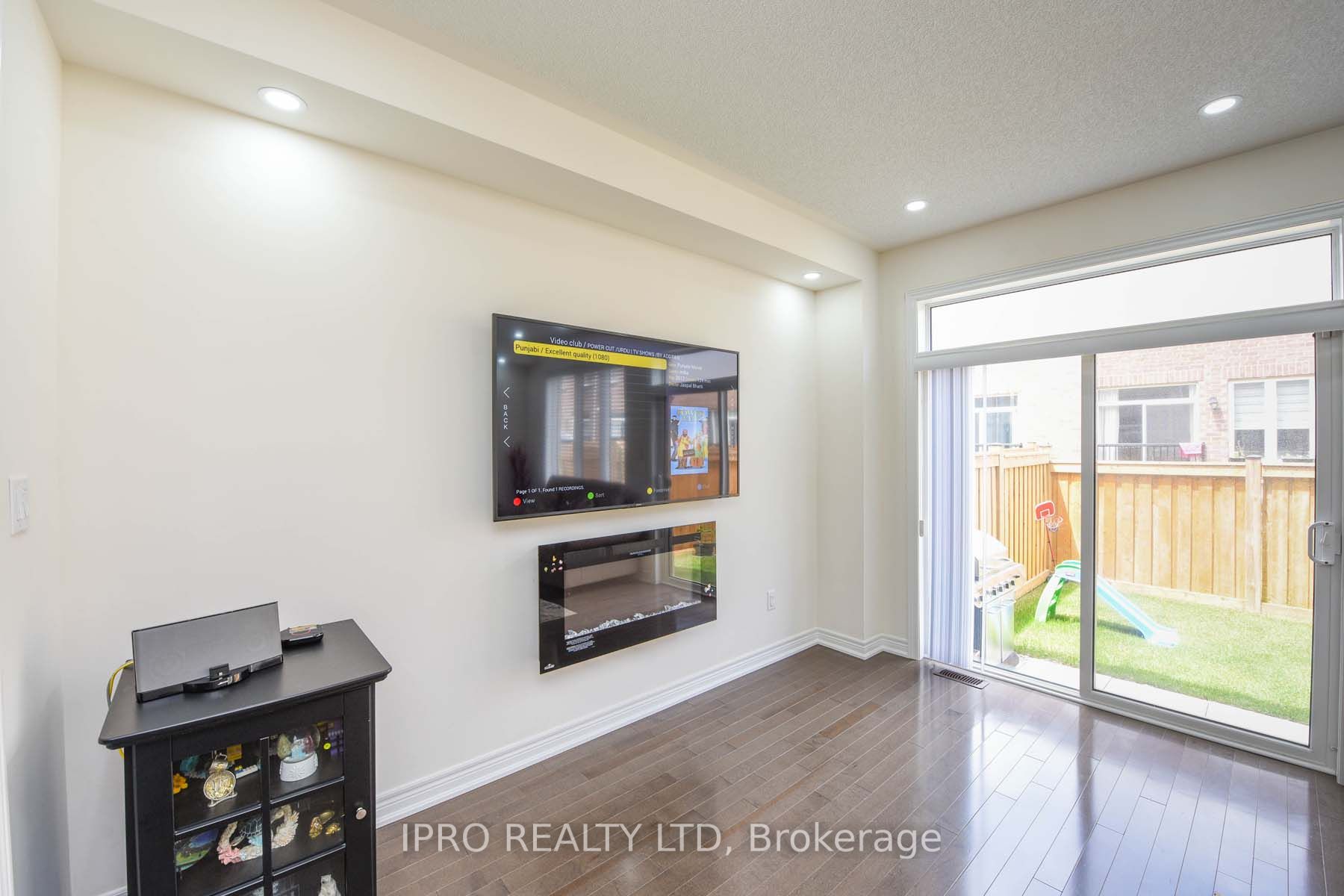 20 Goulston St