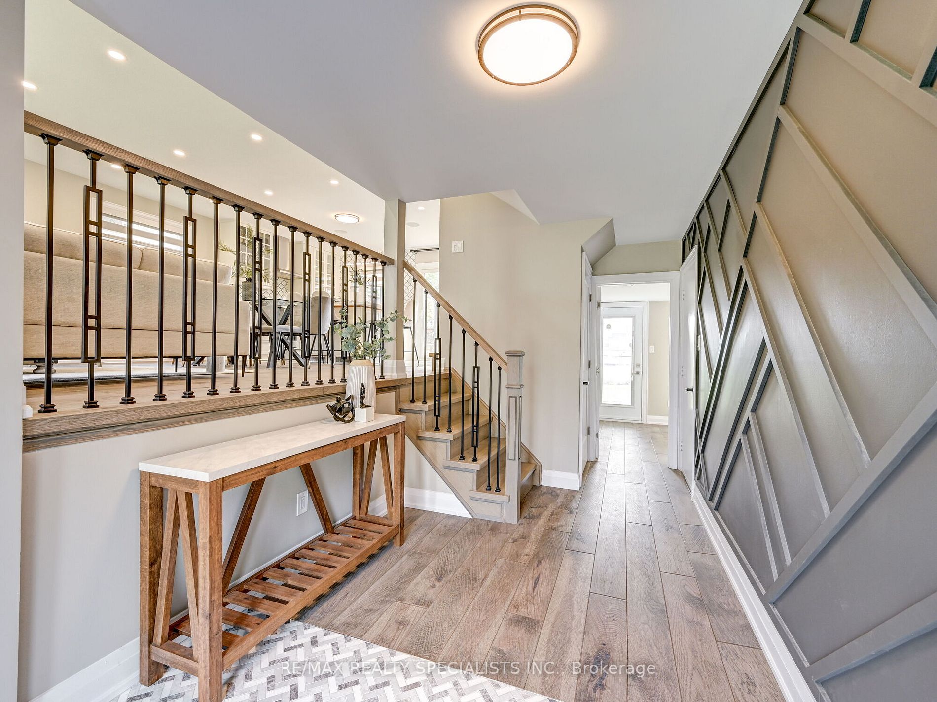 3 Lockton Crescent