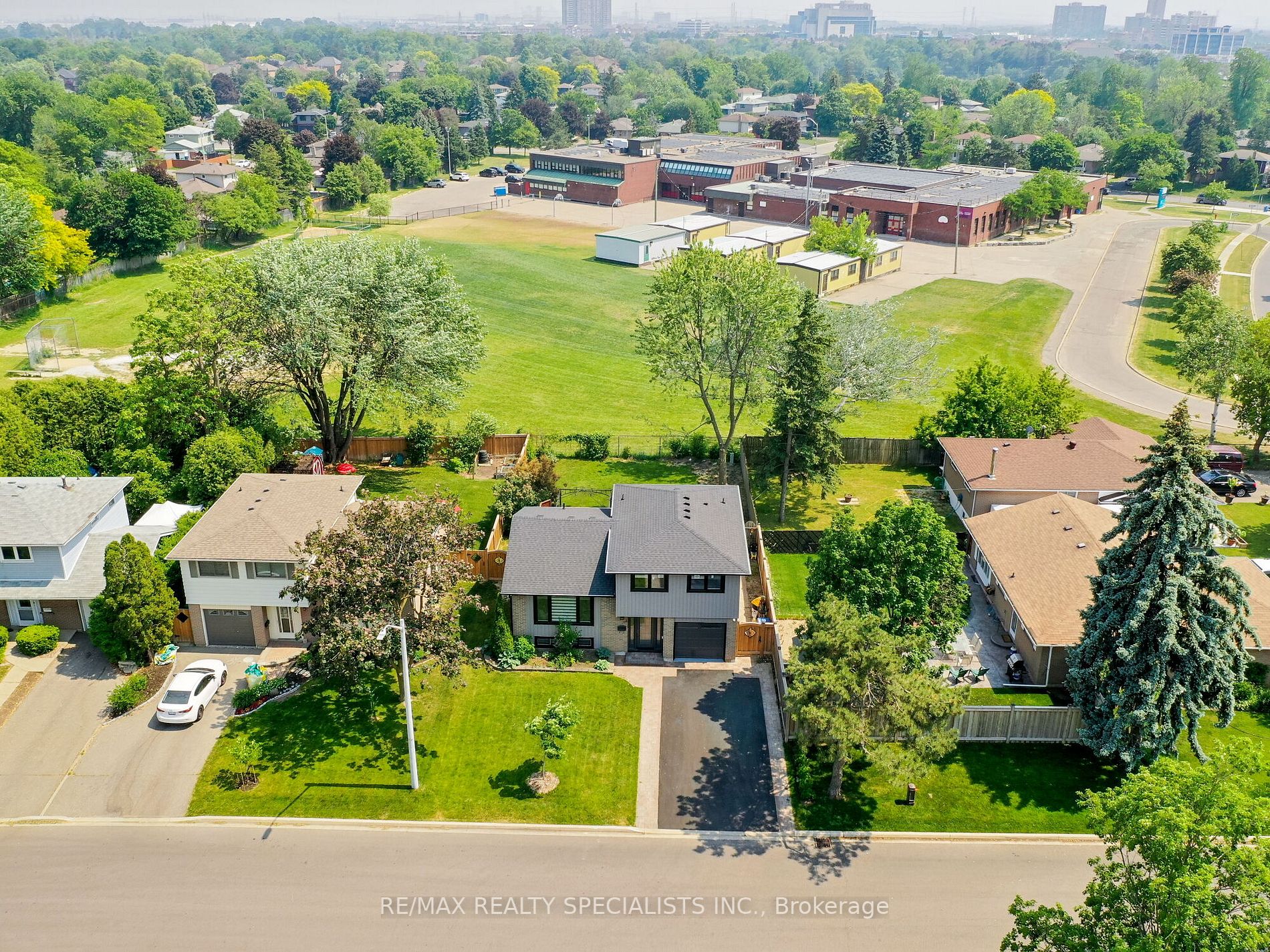 3 Lockton Crescent