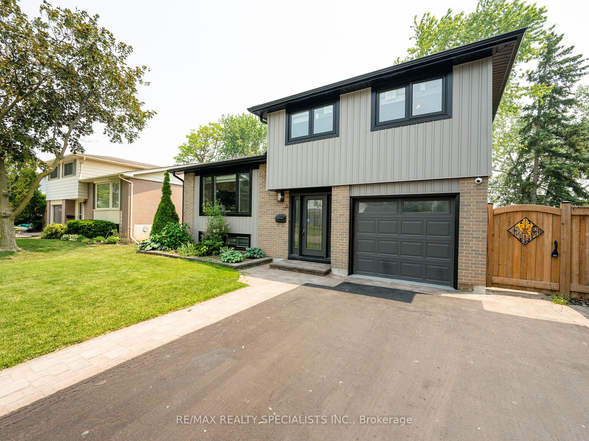 3 Lockton Crescent