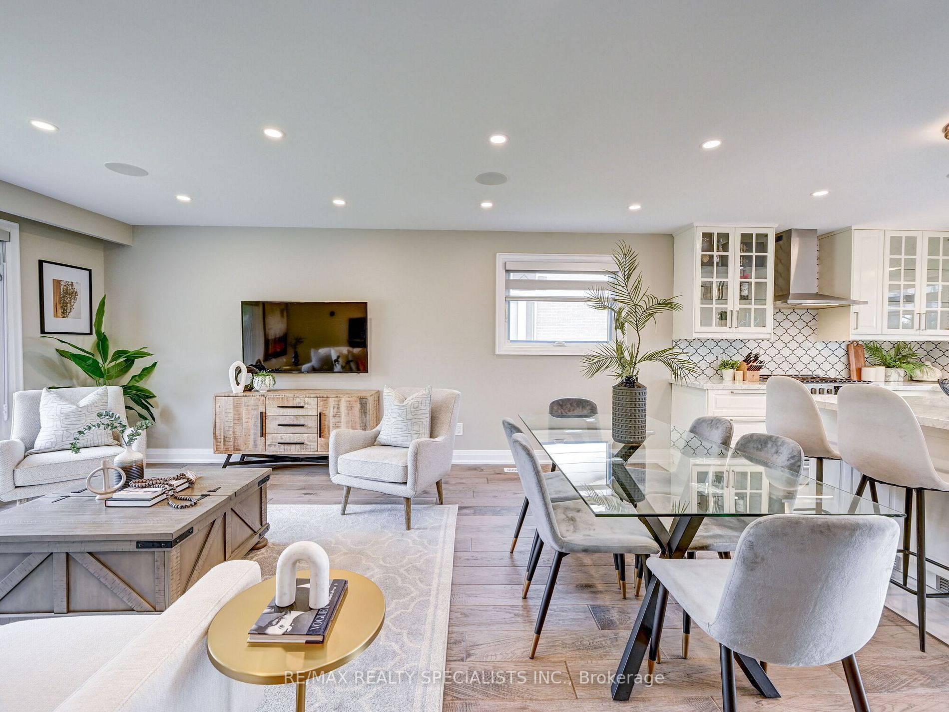 3 Lockton Crescent
