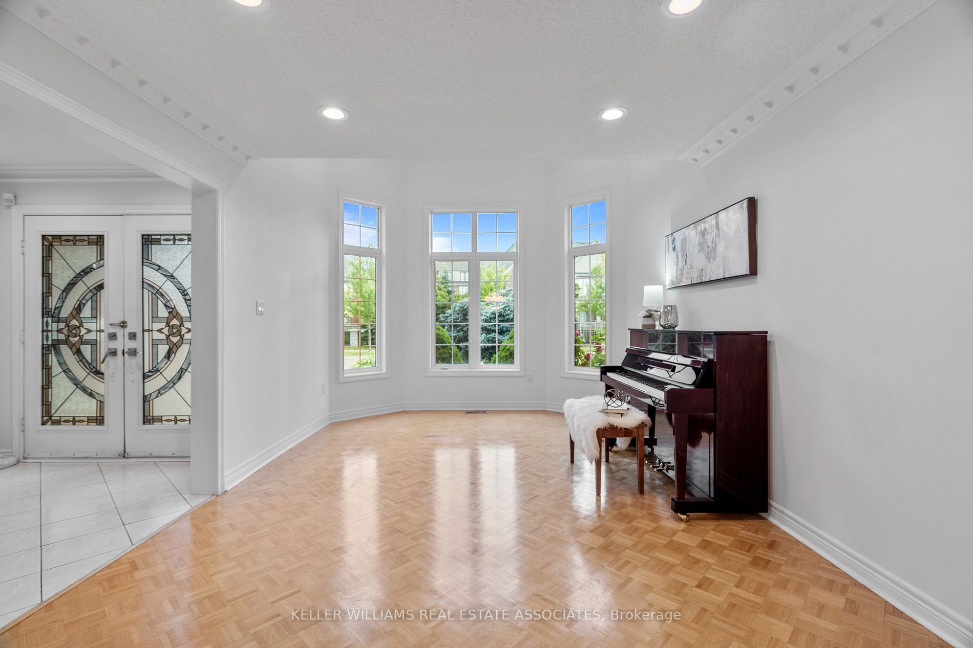5975 Turney Dr