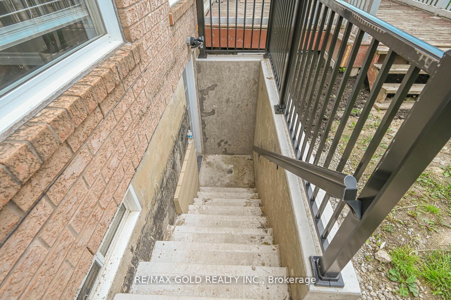 17 Fidelity Ave
