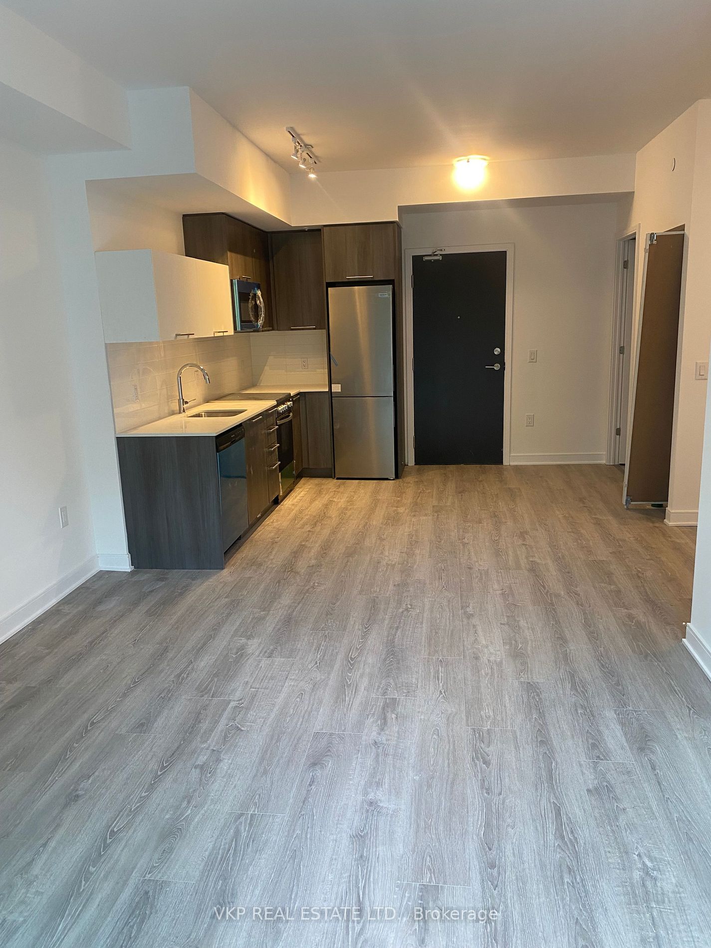 25 Neighbourhood Lane, #211