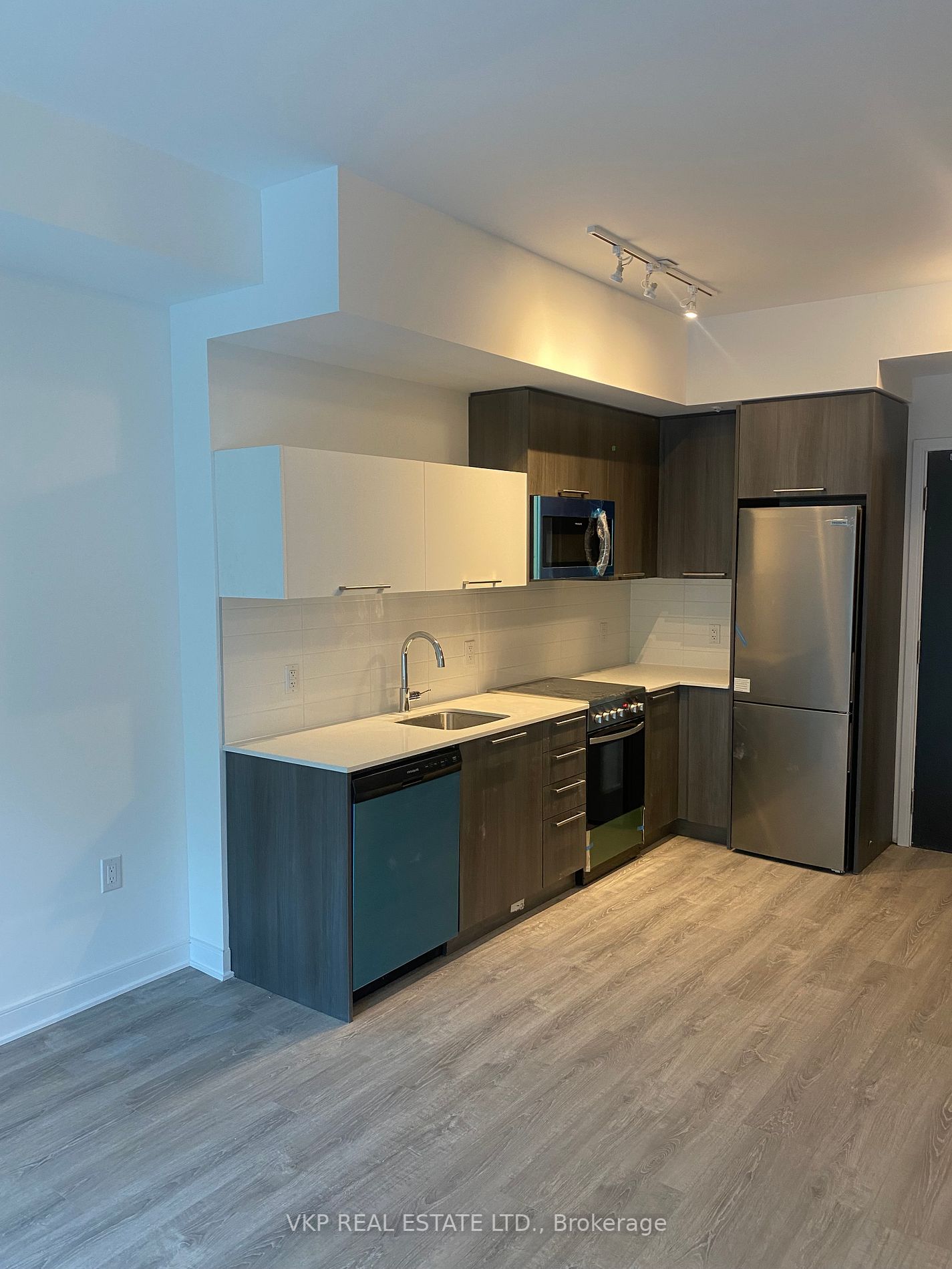 25 Neighbourhood Lane, #211