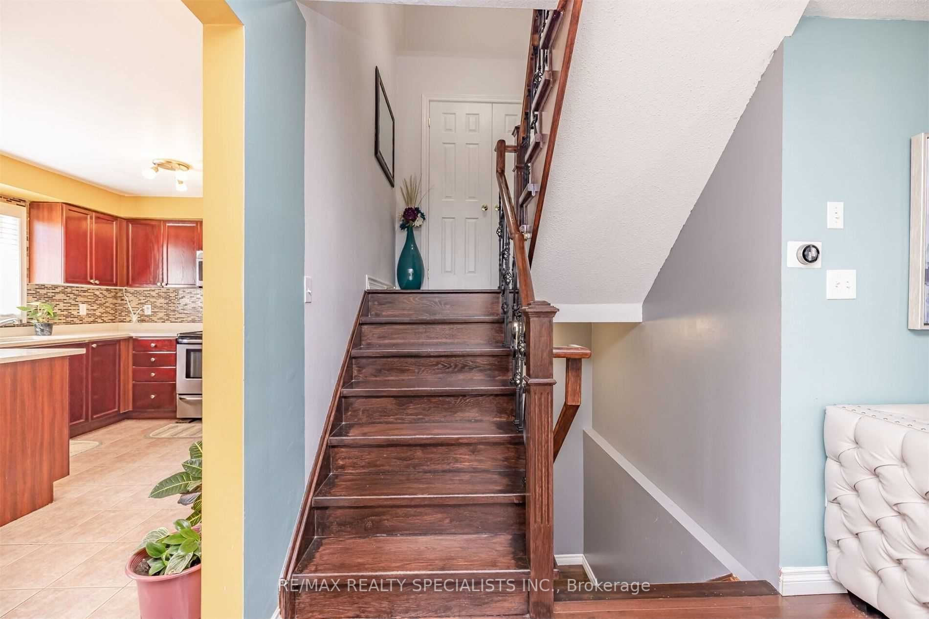 27 Oakmeadow Dr