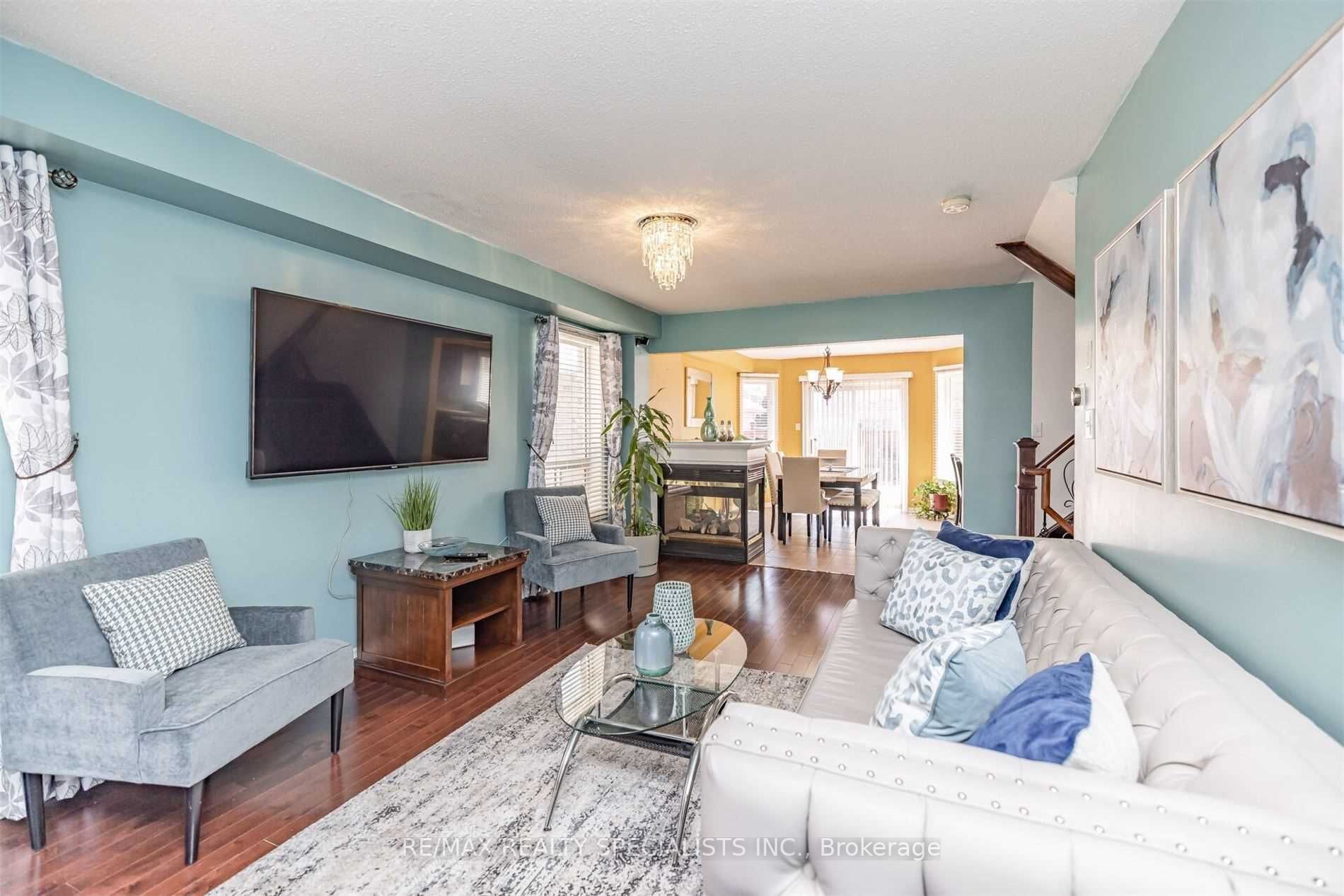 27 Oakmeadow Dr