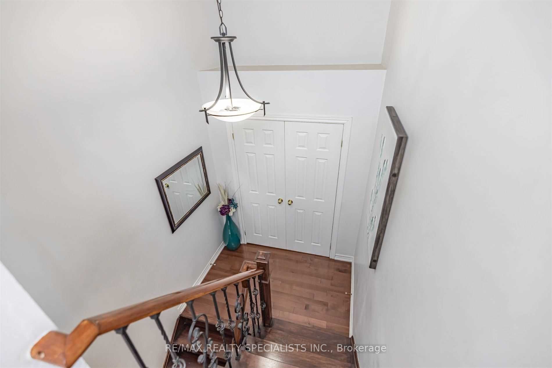 27 Oakmeadow Dr