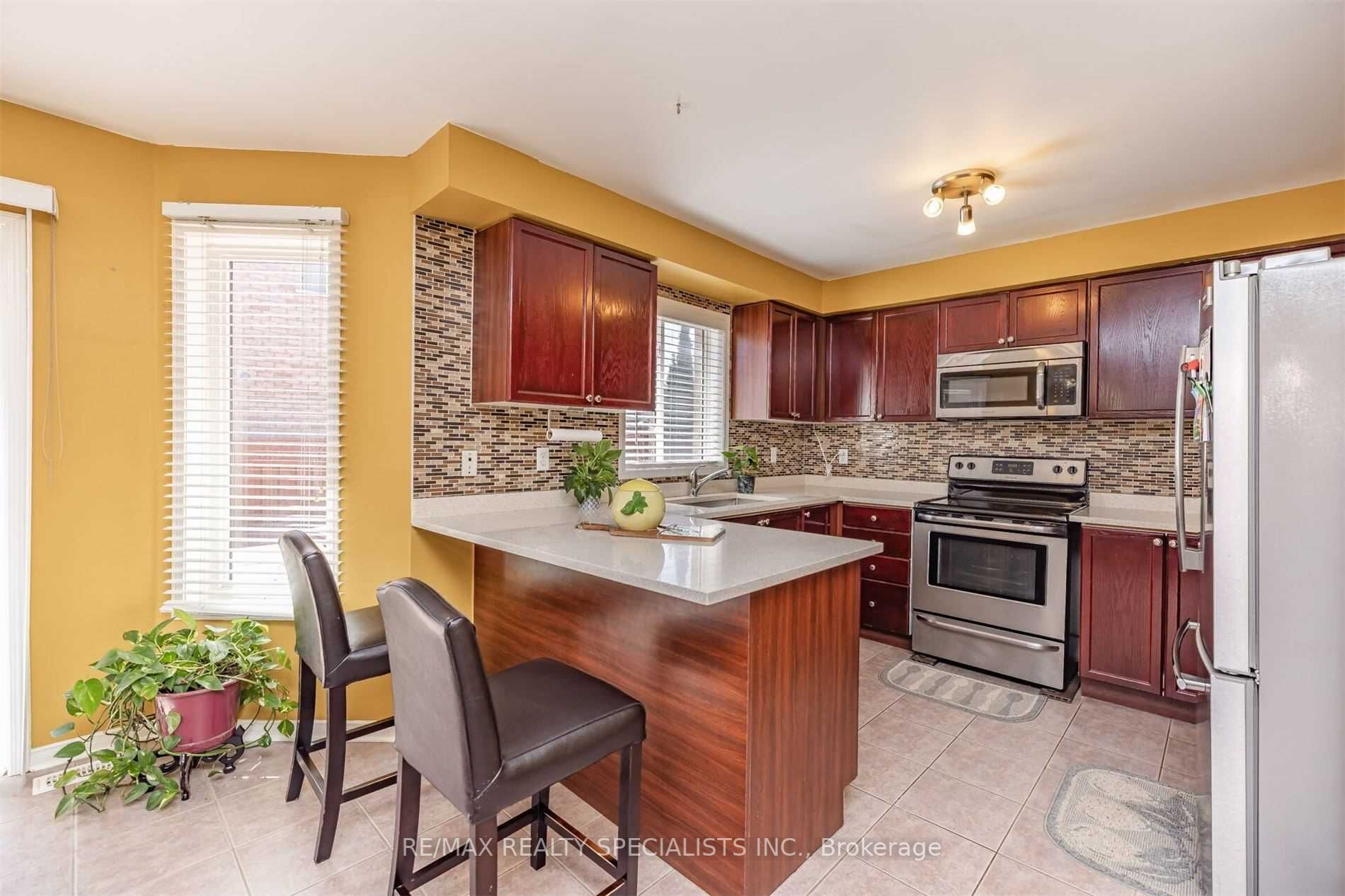 27 Oakmeadow Dr