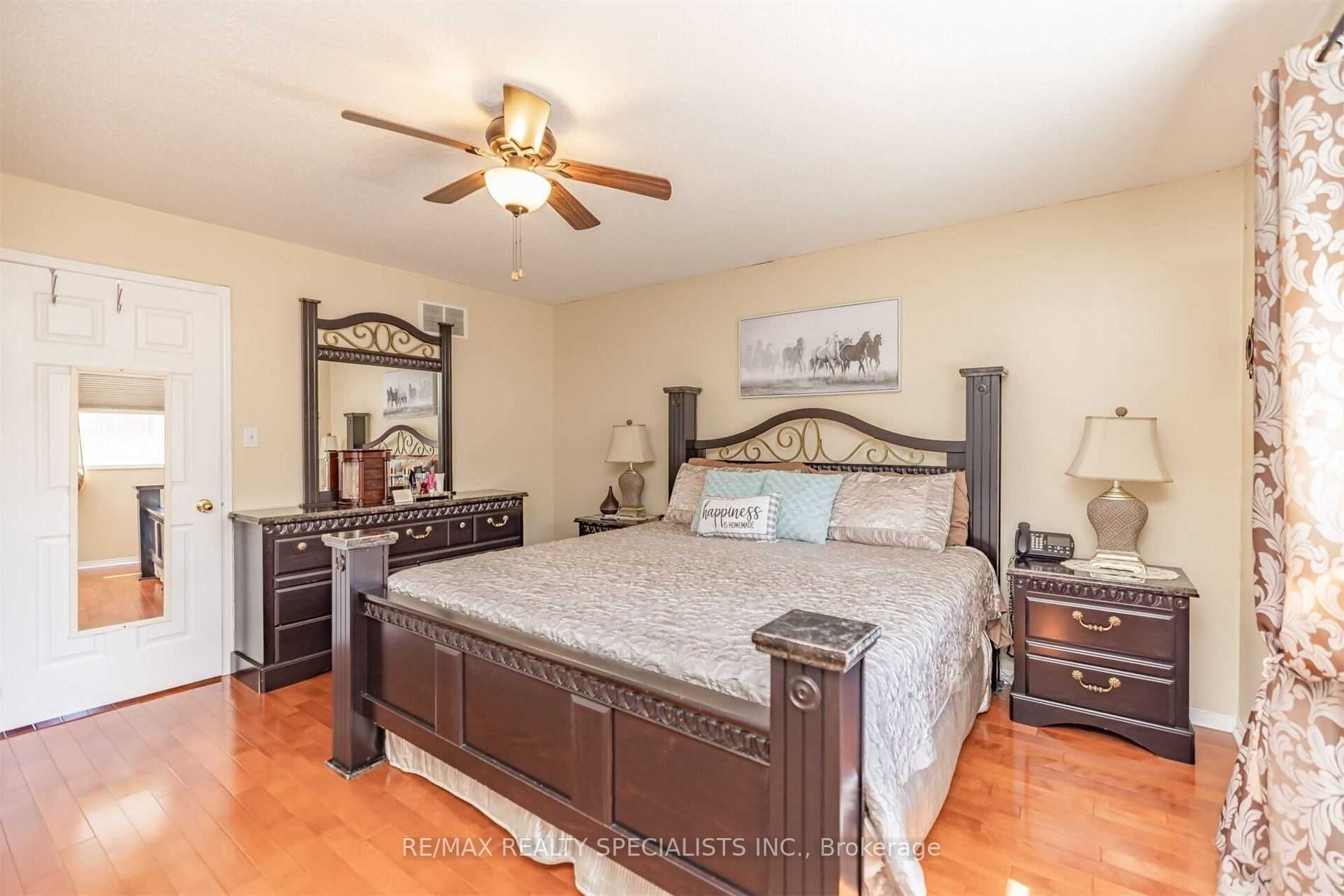 27 Oakmeadow Dr
