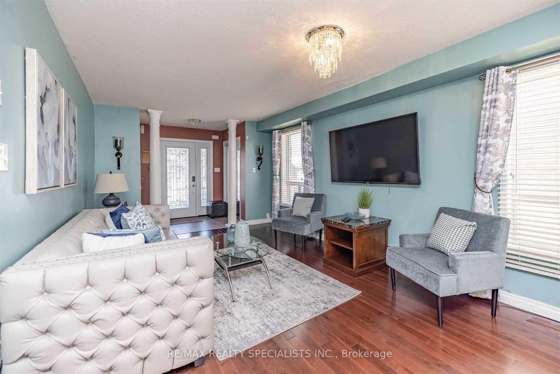 27 Oakmeadow Dr