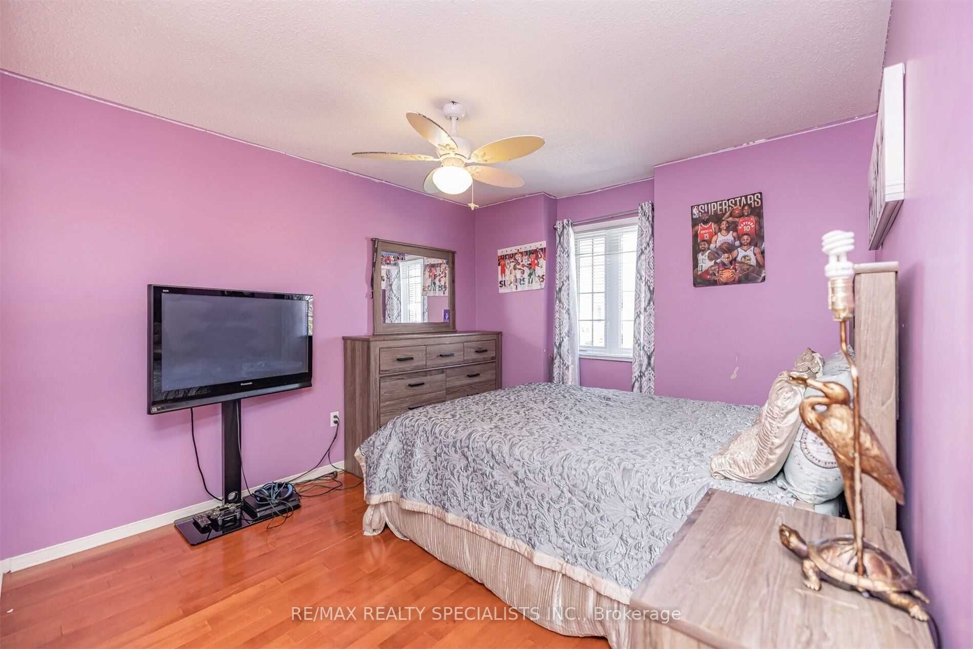 27 Oakmeadow Dr