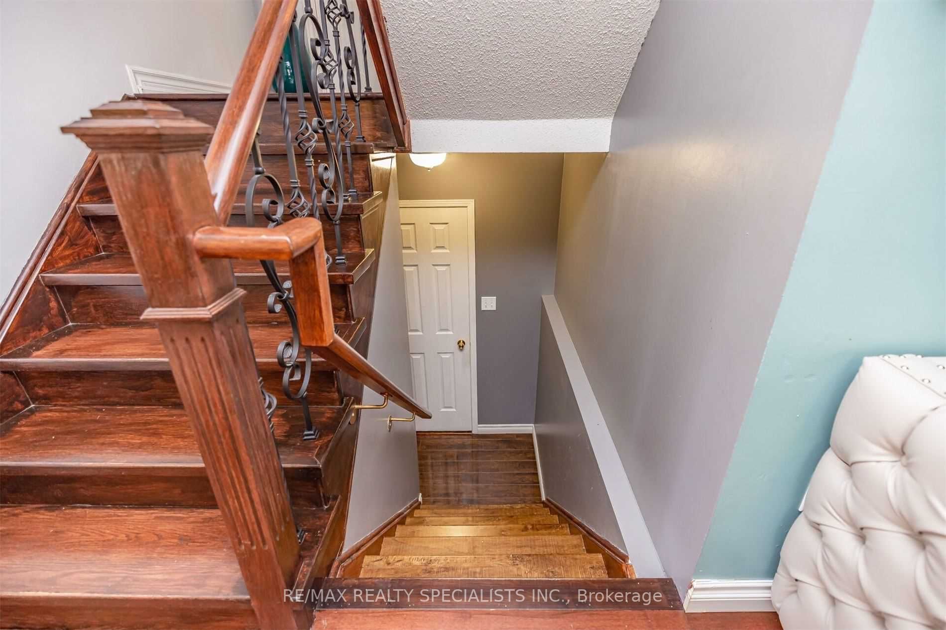 27 Oakmeadow Dr
