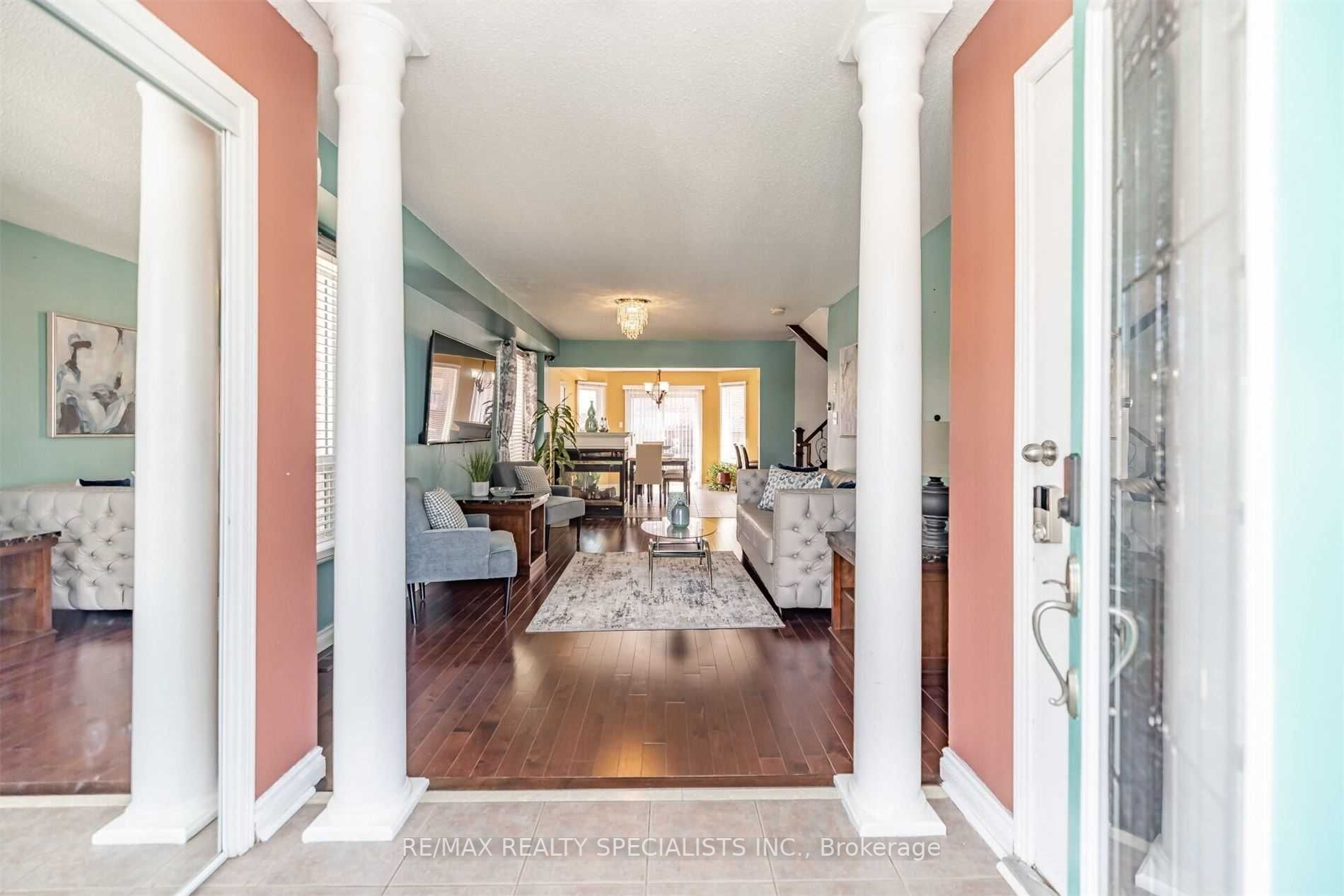 27 Oakmeadow Dr