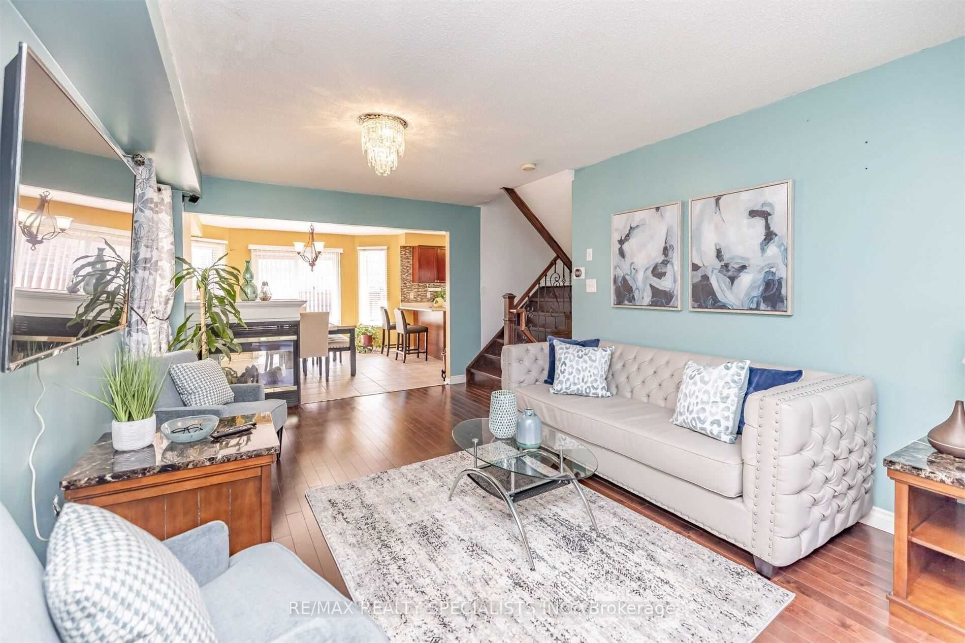 27 Oakmeadow Dr