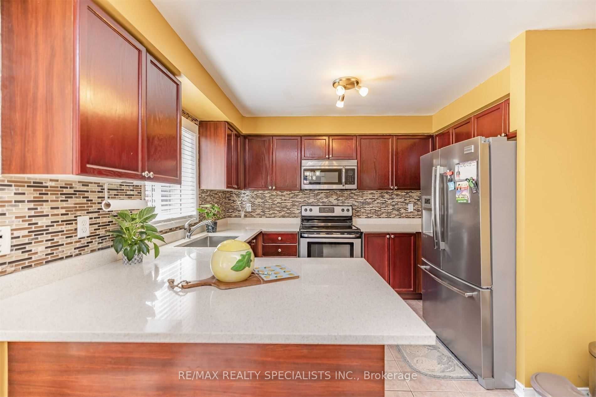 27 Oakmeadow Dr