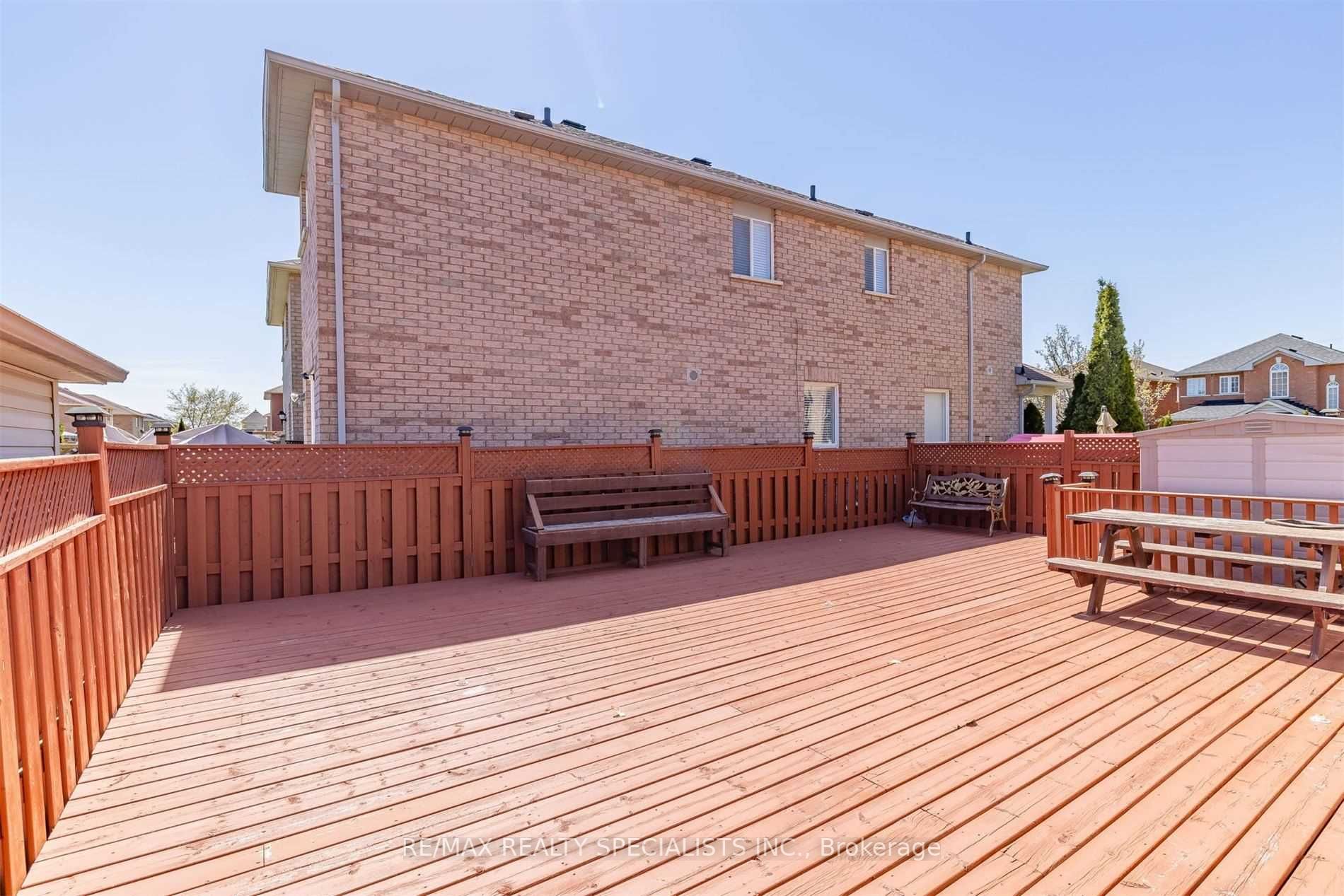 27 Oakmeadow Dr