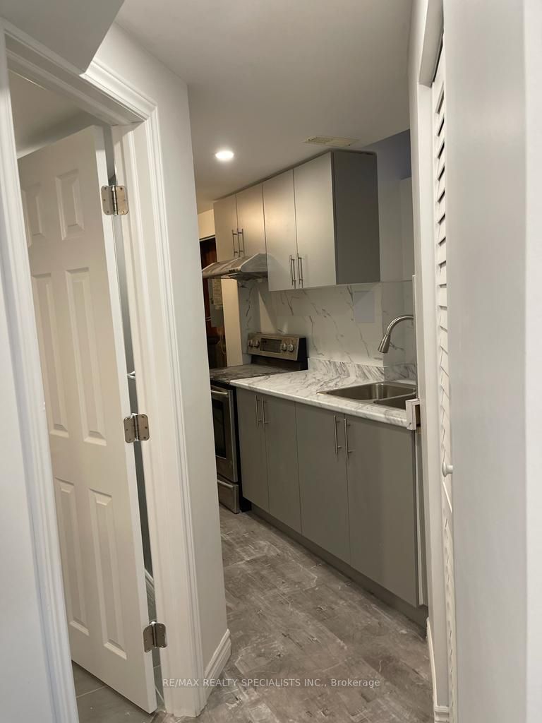 27 Oakmeadow Dr