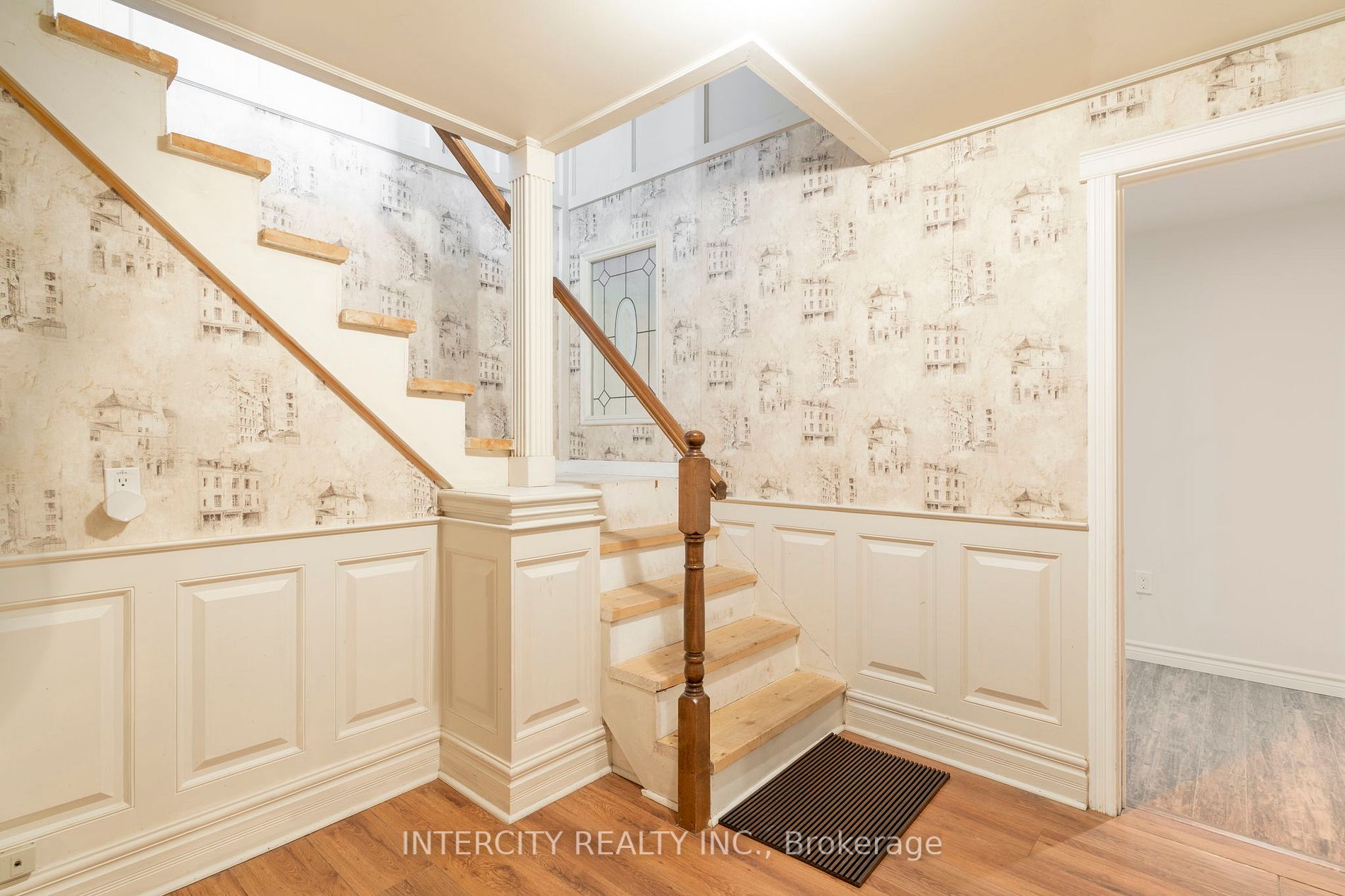 433 King Street E