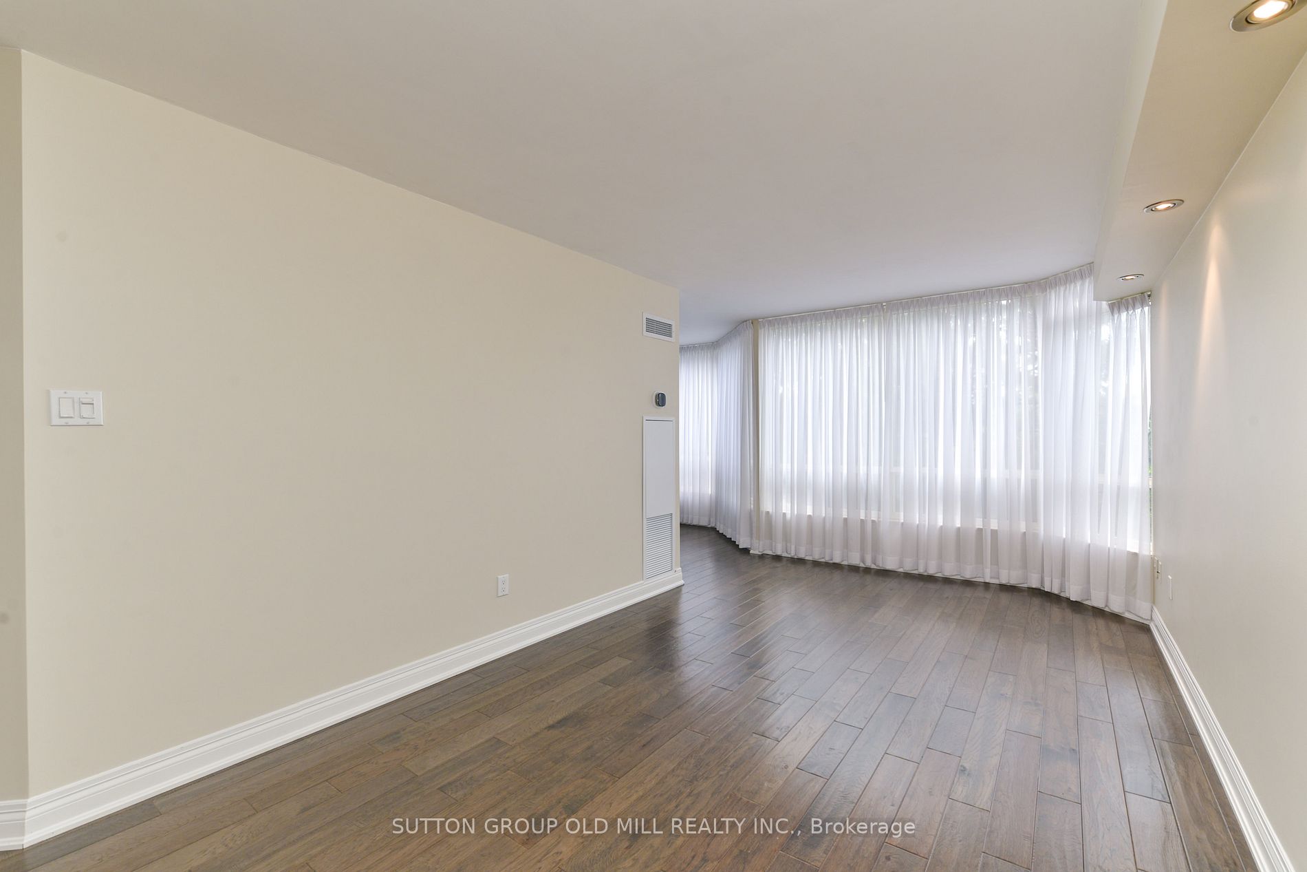 1320 Islington Ave, #405