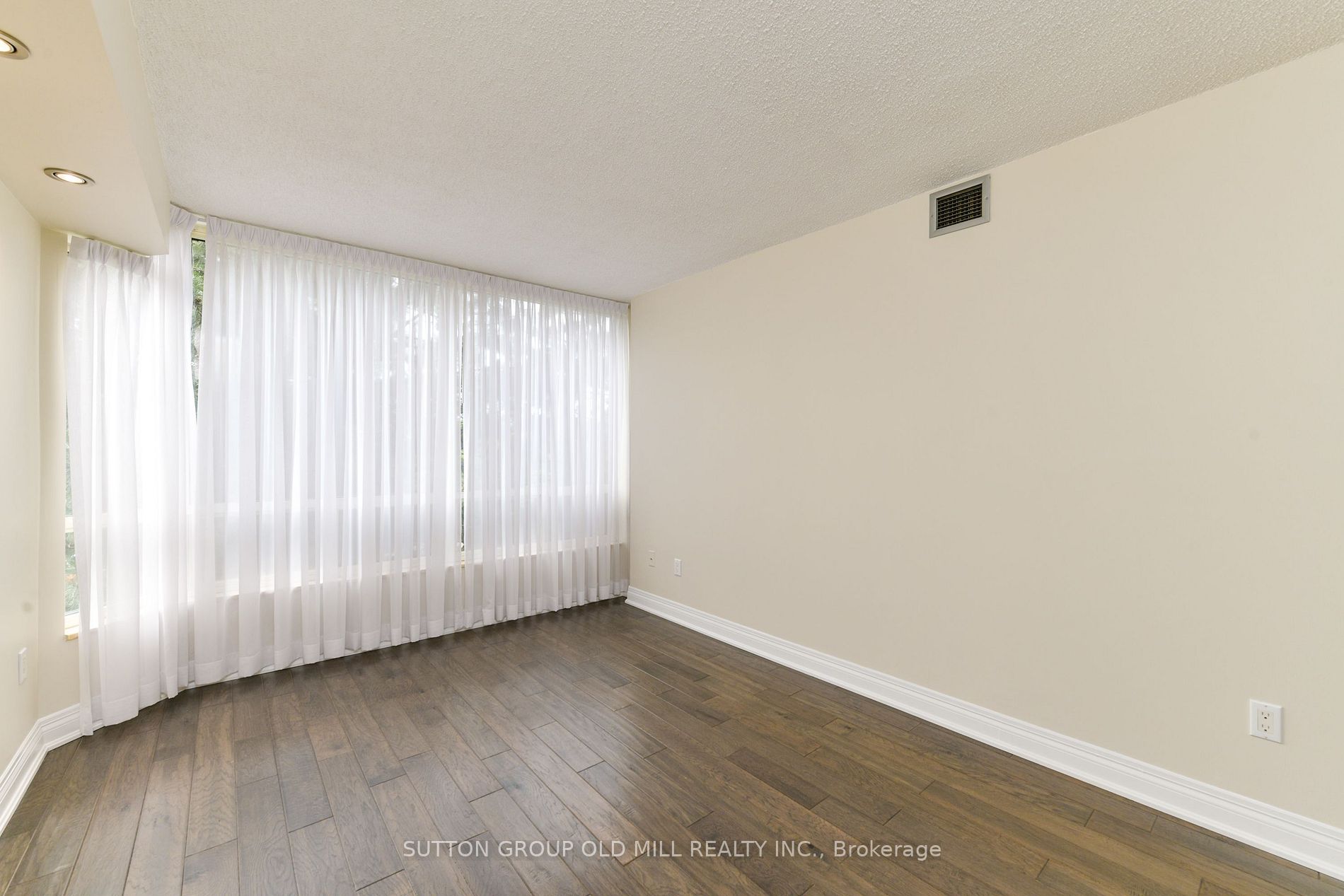 1320 Islington Ave, #405