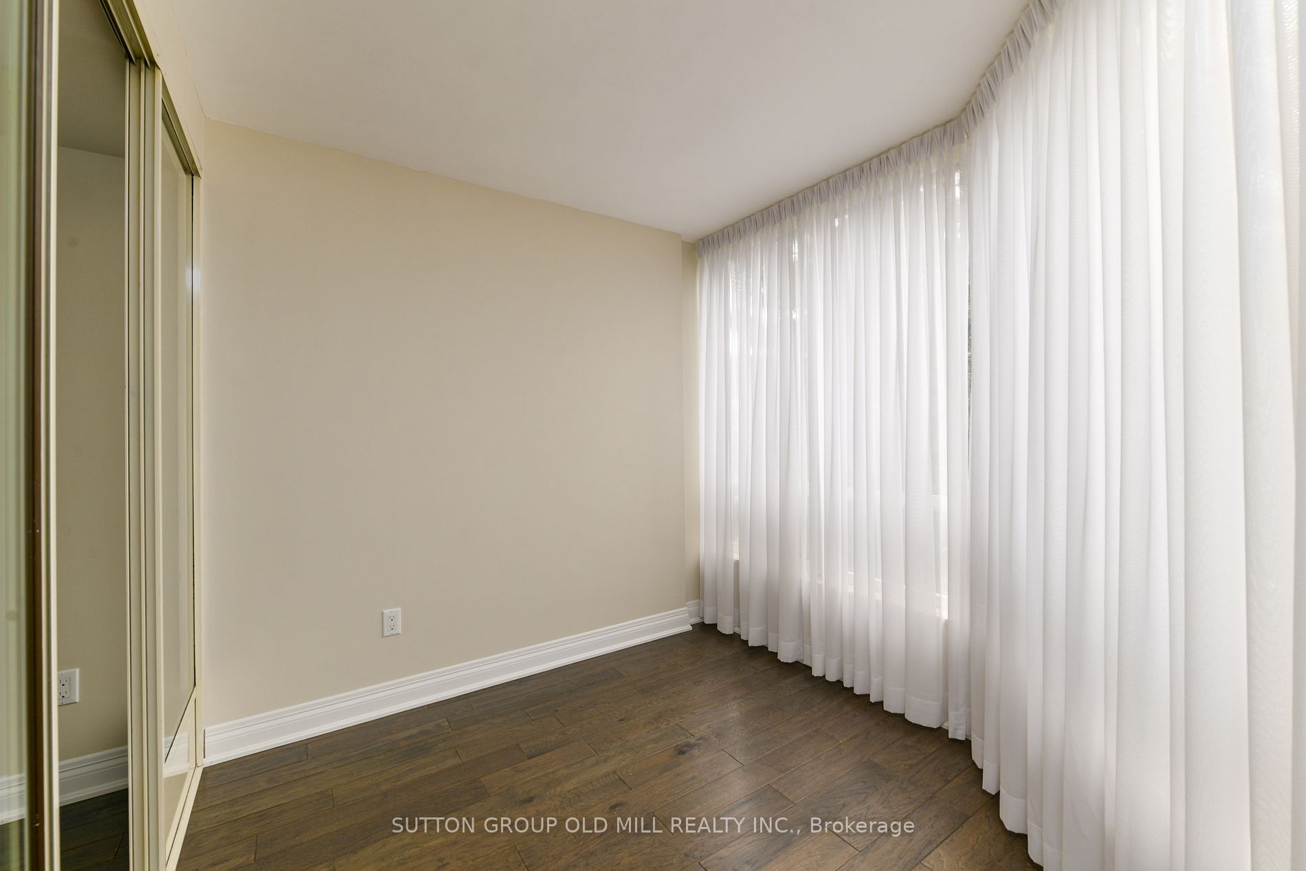1320 Islington Ave, #405