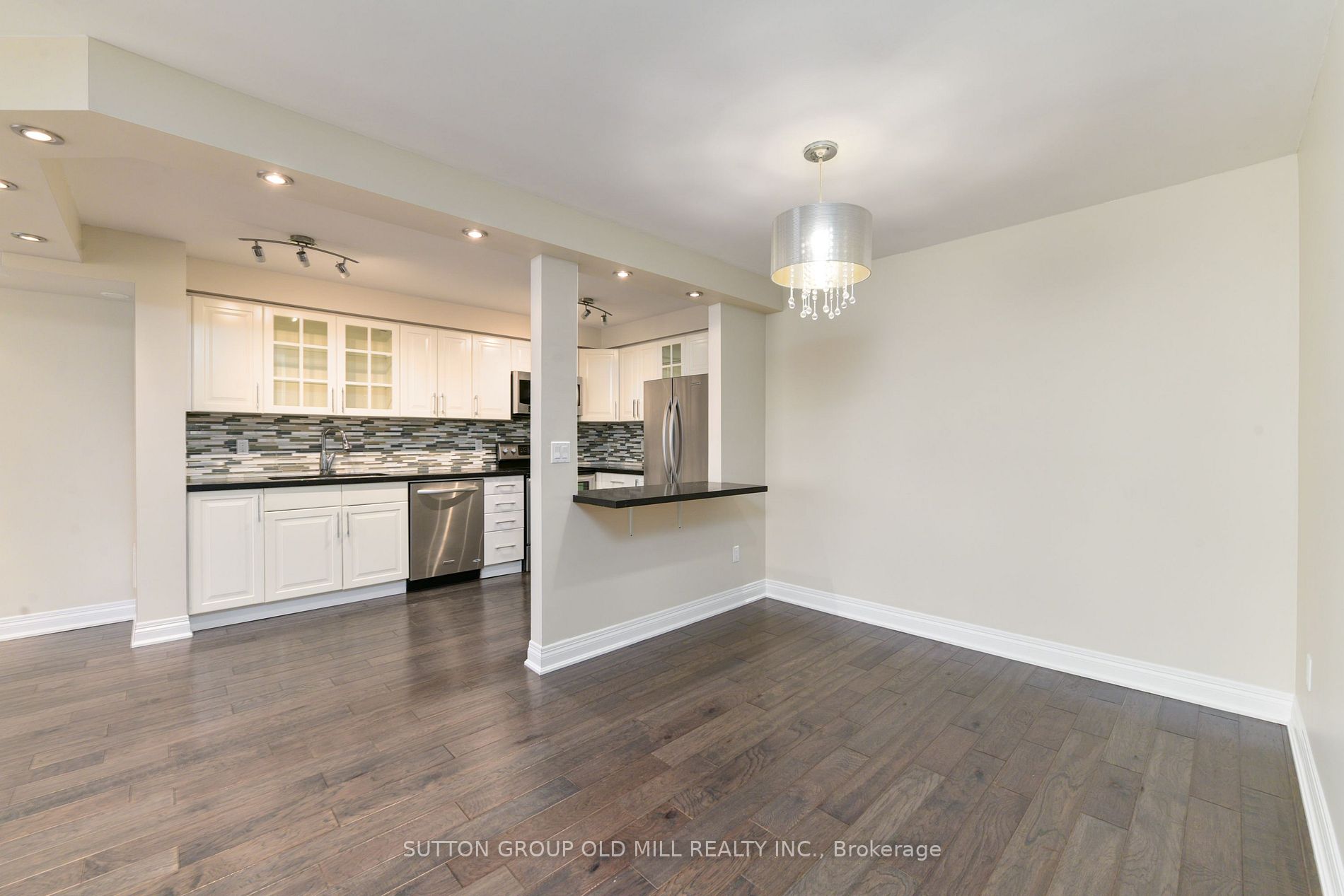 1320 Islington Ave, #405