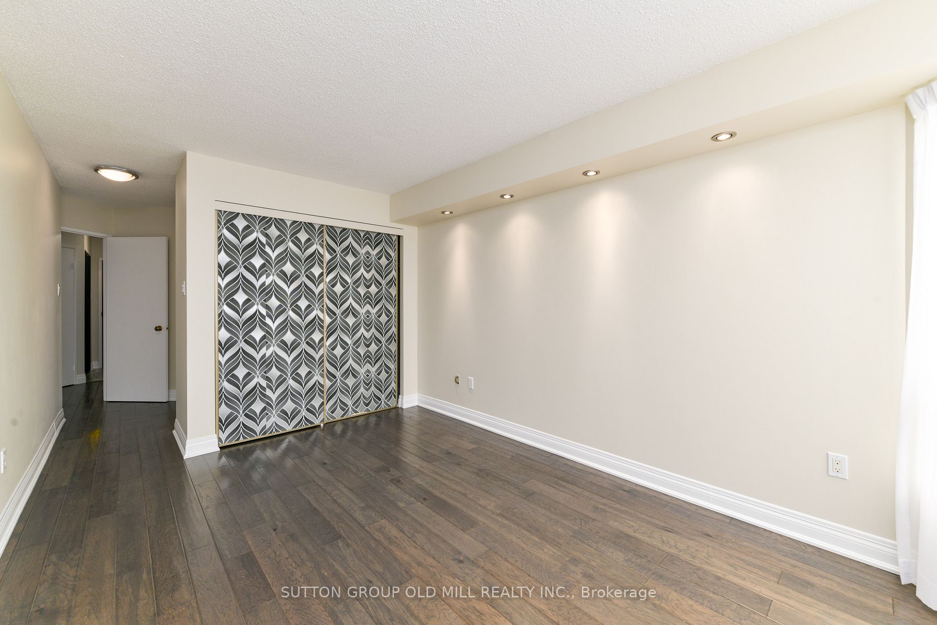 1320 Islington Ave, #405